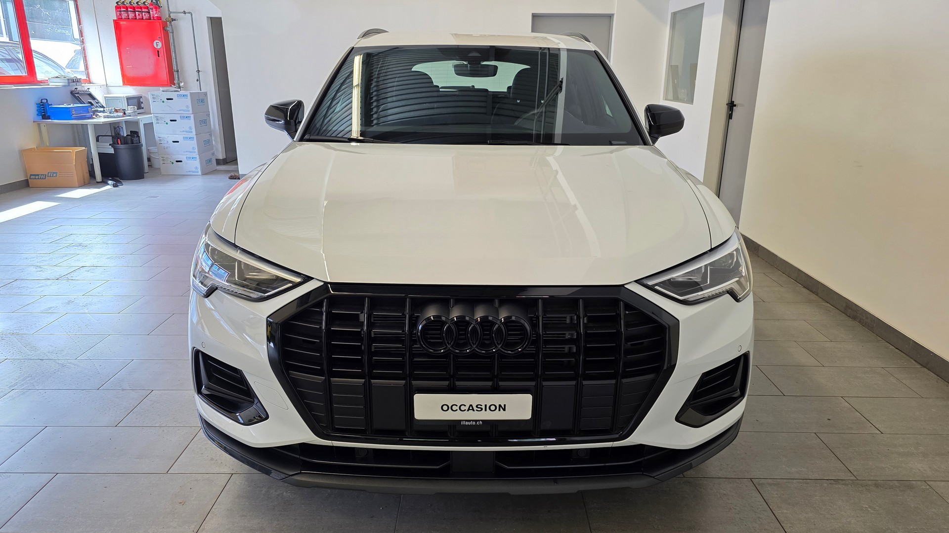 AUDI Q3 35 TFSI S line Attraction S-tronic-showroom-element-1