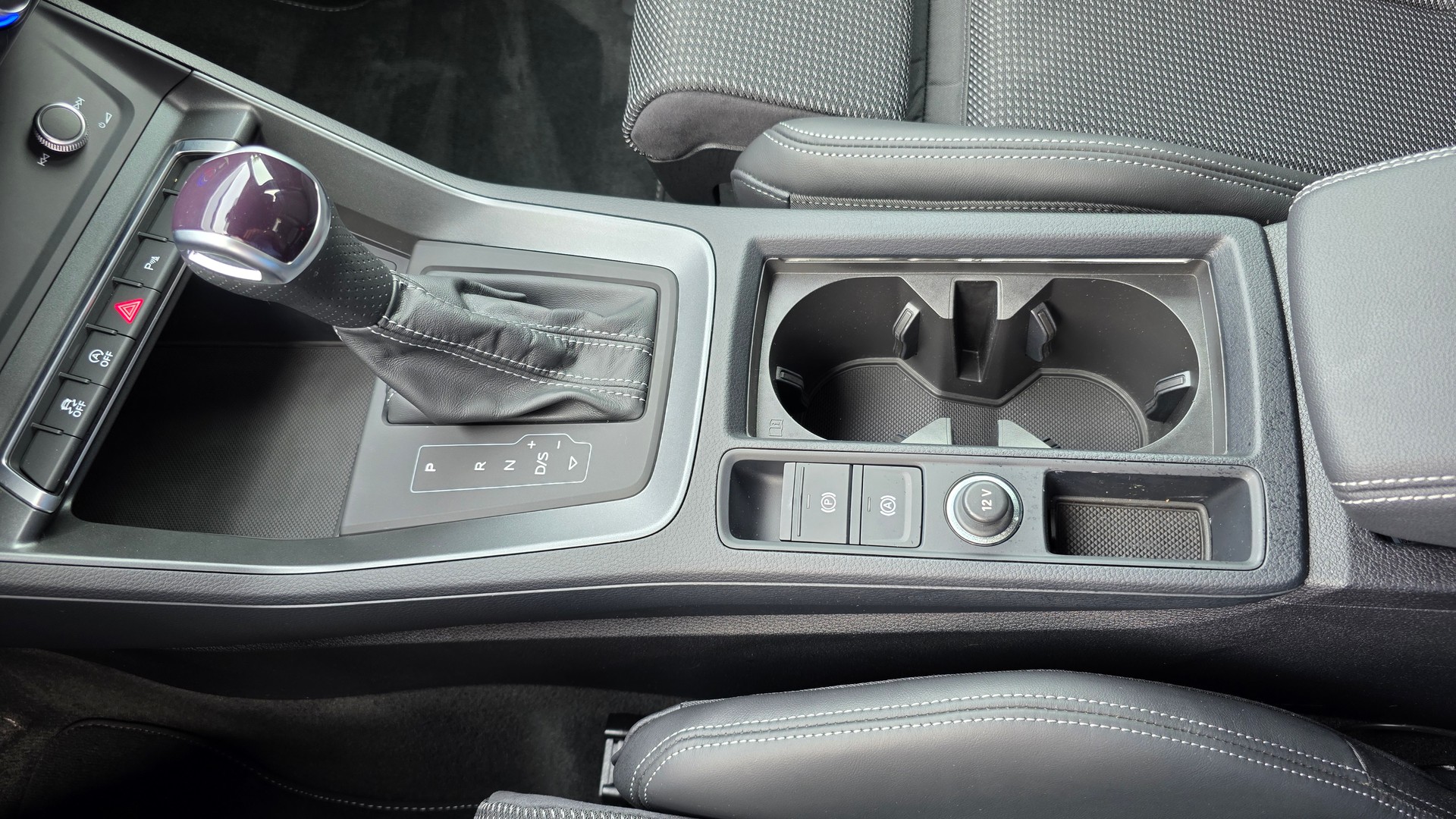 AUDI Q3 35 TFSI S line Attraction S-tronic-image-28