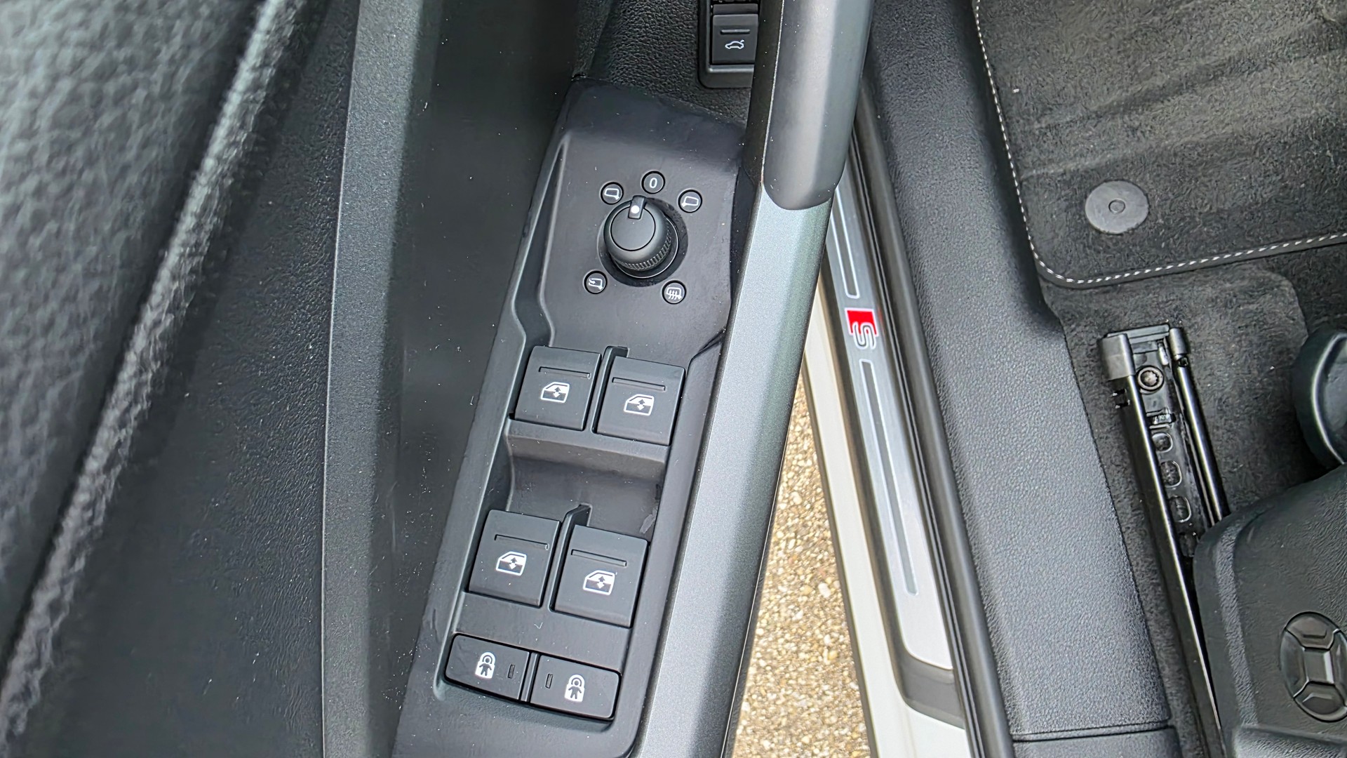 AUDI Q3 35 TFSI S line Attraction S-tronic-image-30