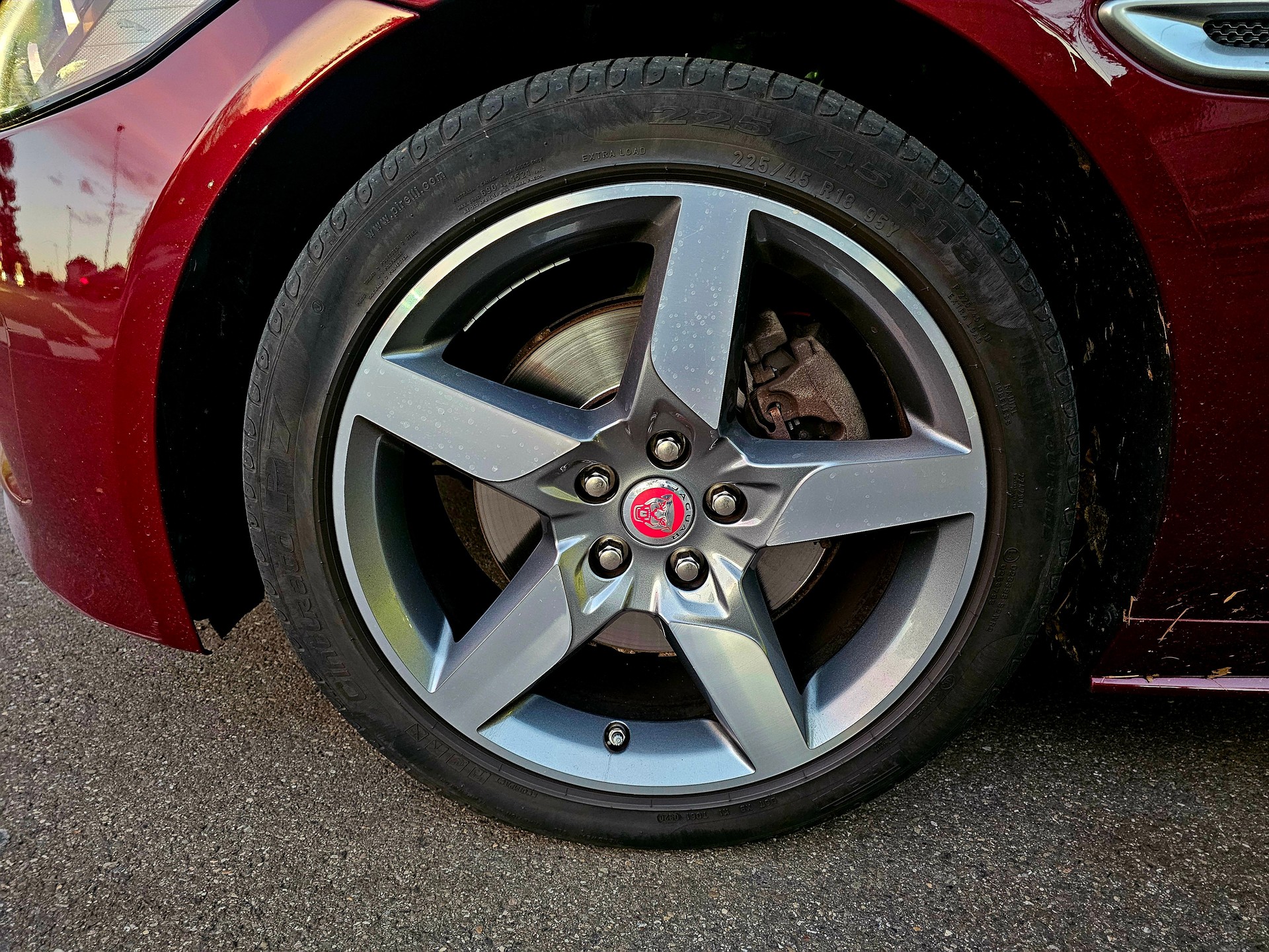 JAGUAR XE 20d R-Sport Automat-image-5