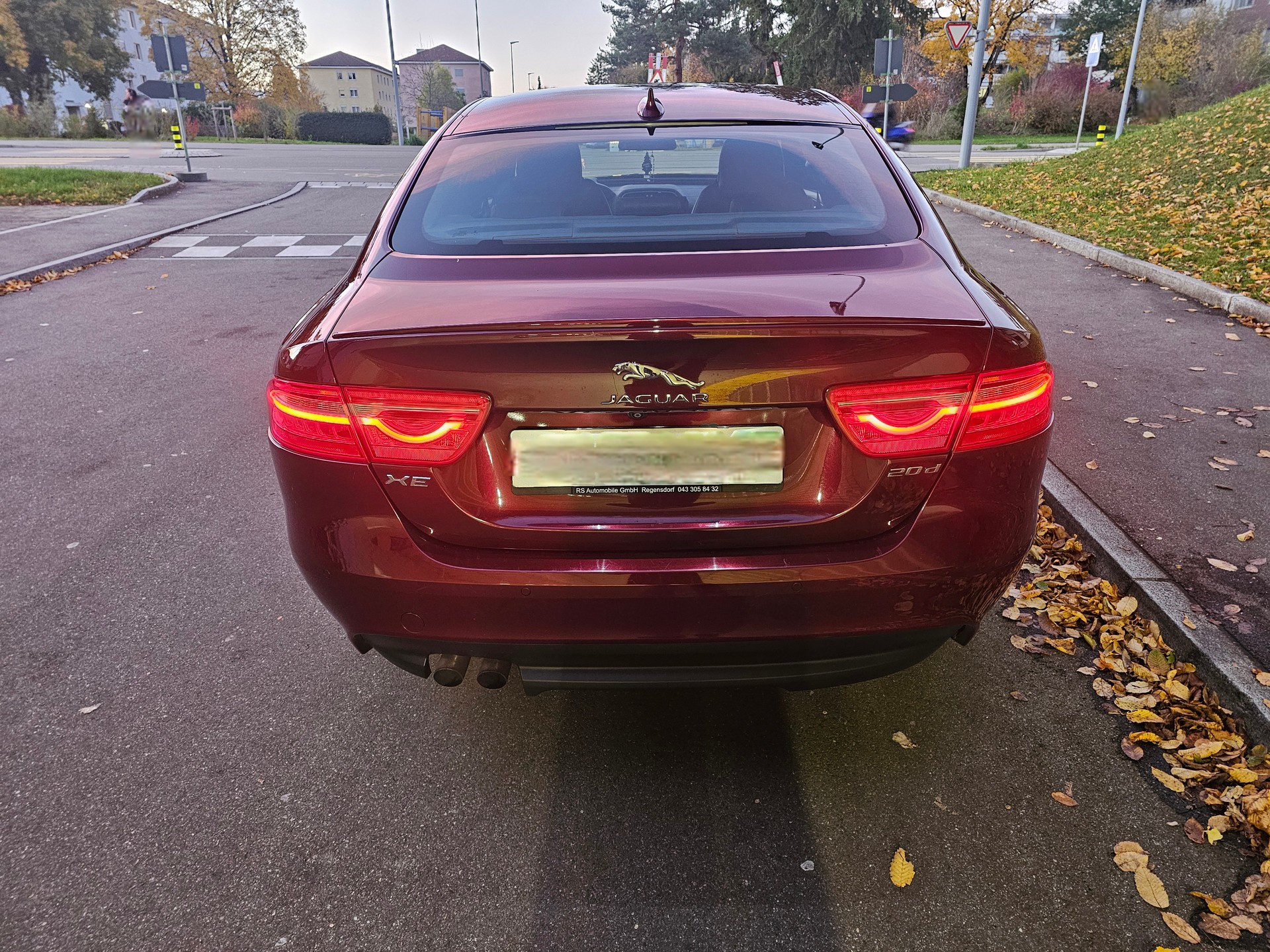 JAGUAR XE 20d R-Sport Automat-image-4