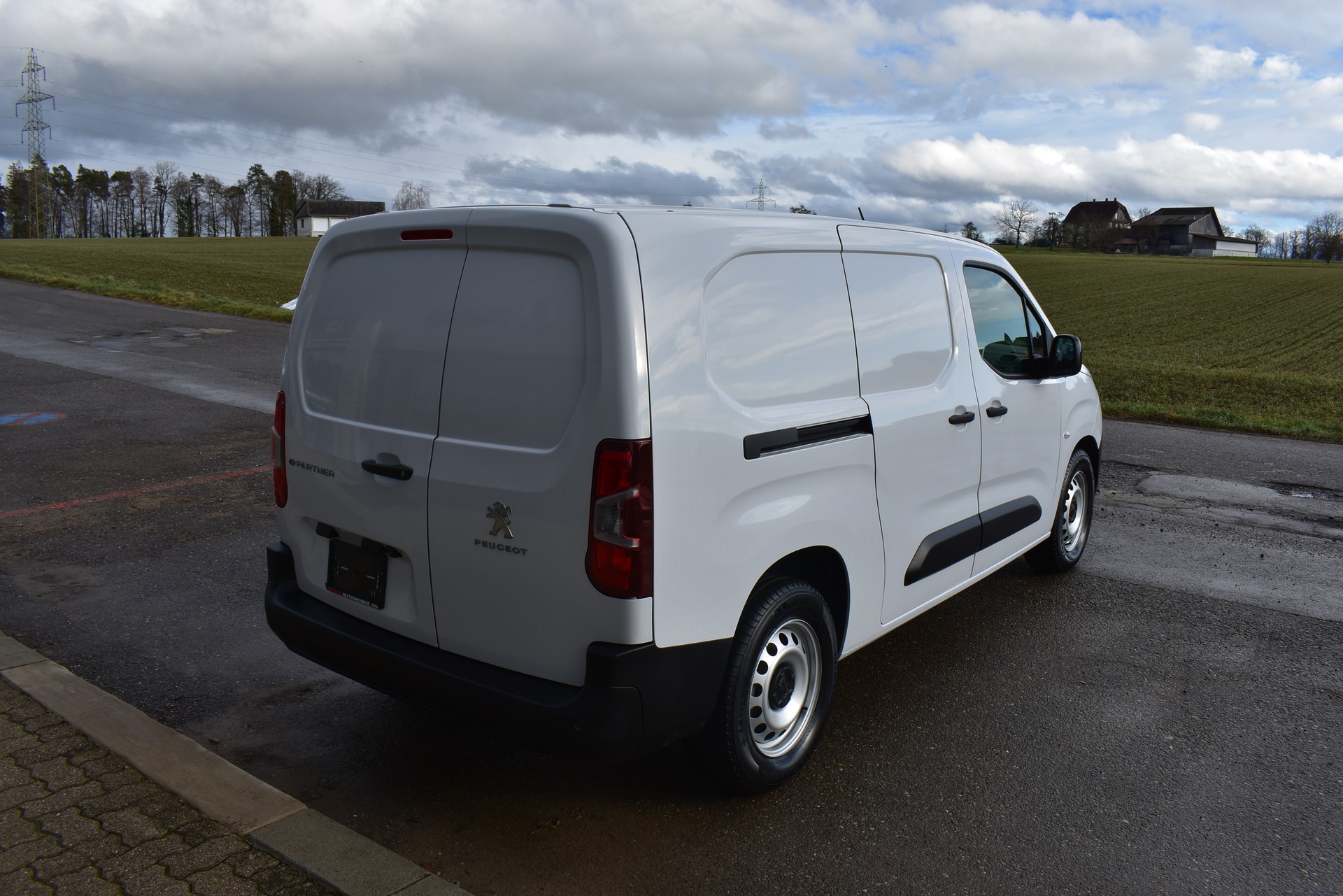 PEUGEOT E-Partner Long 50kWh-image-3