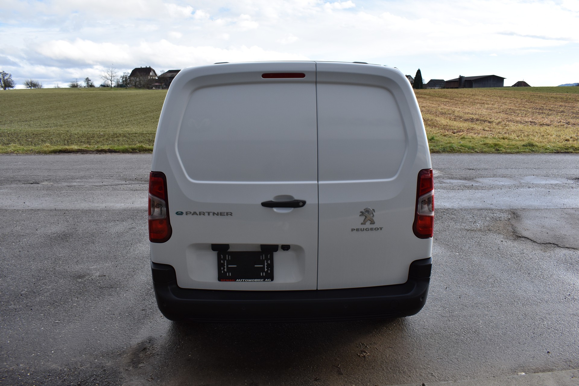 PEUGEOT E-Partner Long 50kWh-image-4