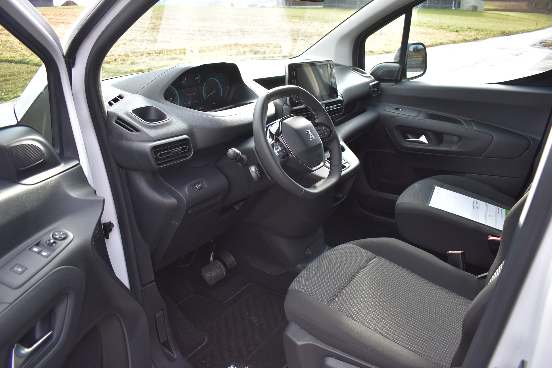 PEUGEOT E-Partner Long 50kWh-image-8
