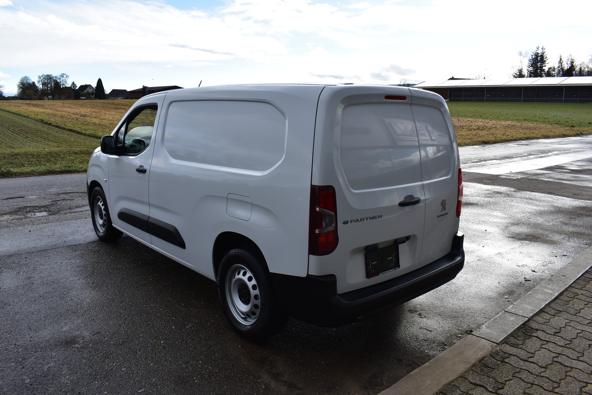 PEUGEOT E-Partner Long 50kWh-image-5