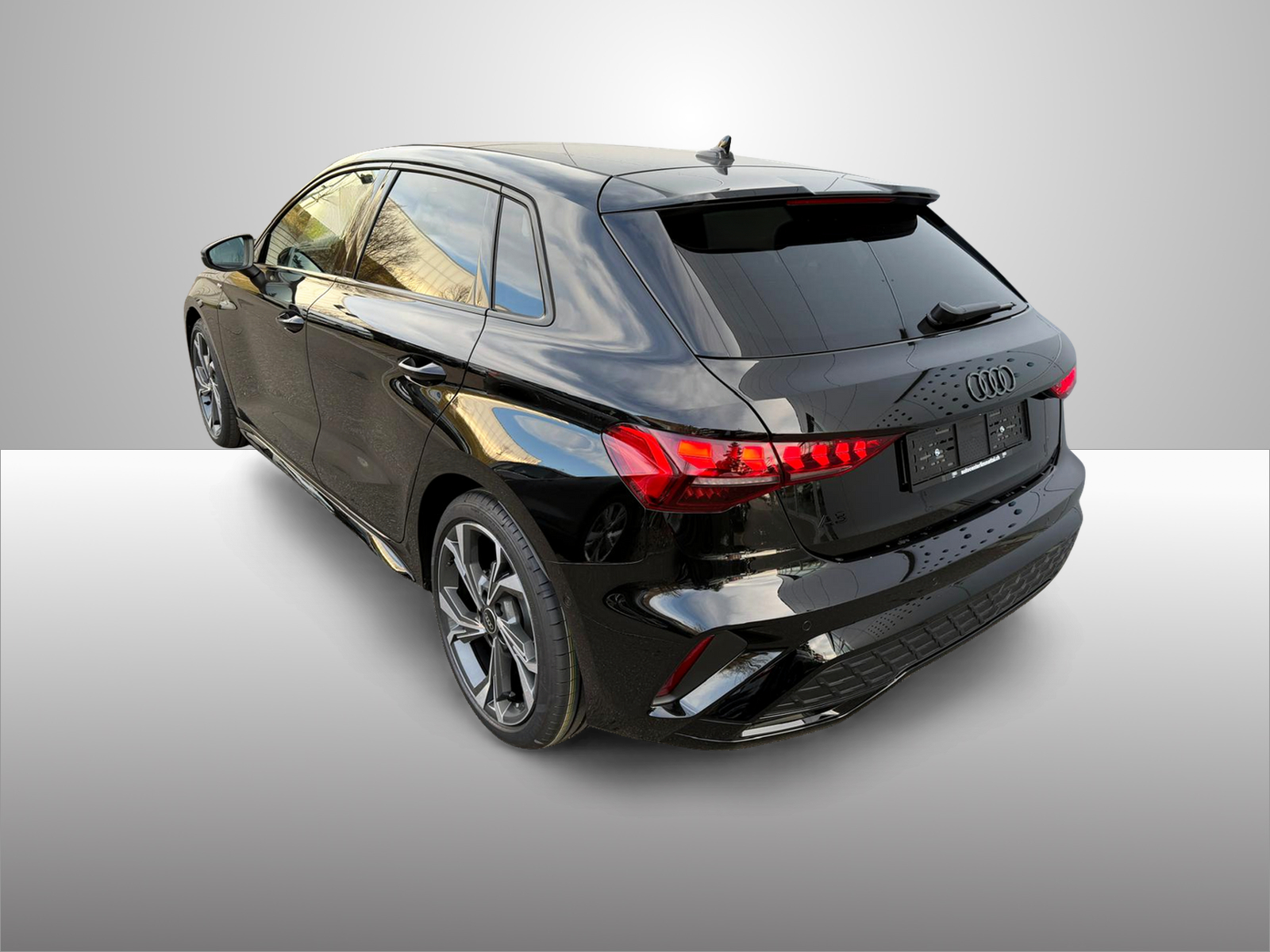AUDI A3 Sportback TFSI 110 kW S line Attraction S tronic-image-12