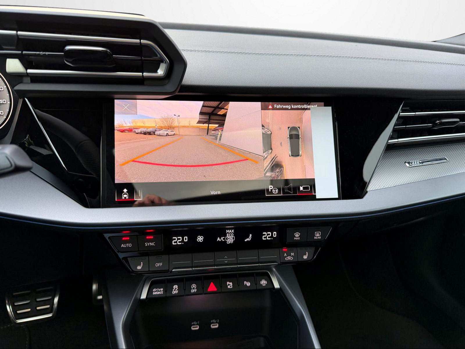 AUDI A3 Sportback TFSI 110 kW S line Attraction S tronic-image-9