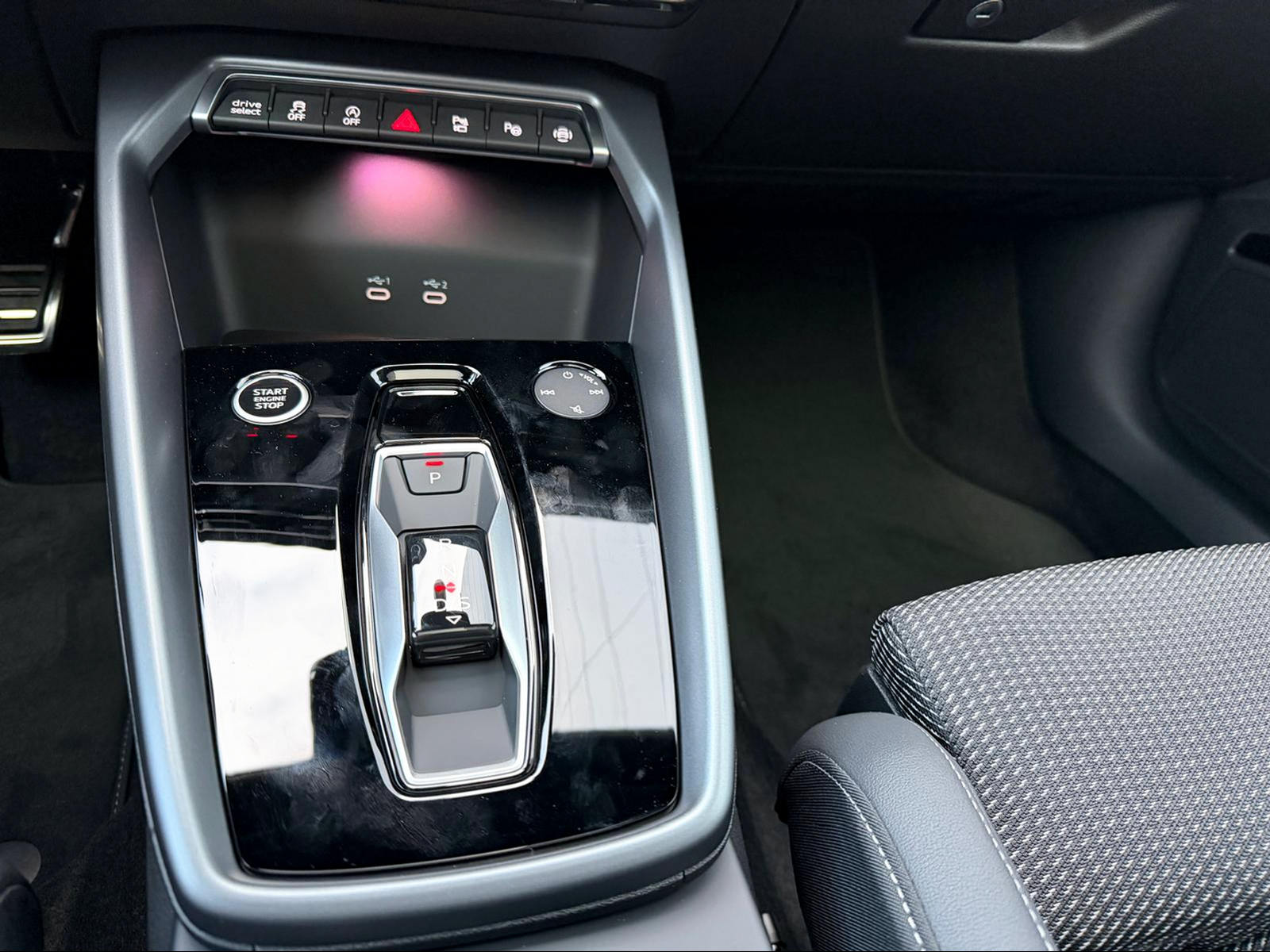 AUDI A3 Sportback TFSI 110 kW S line Attraction S tronic-image-10