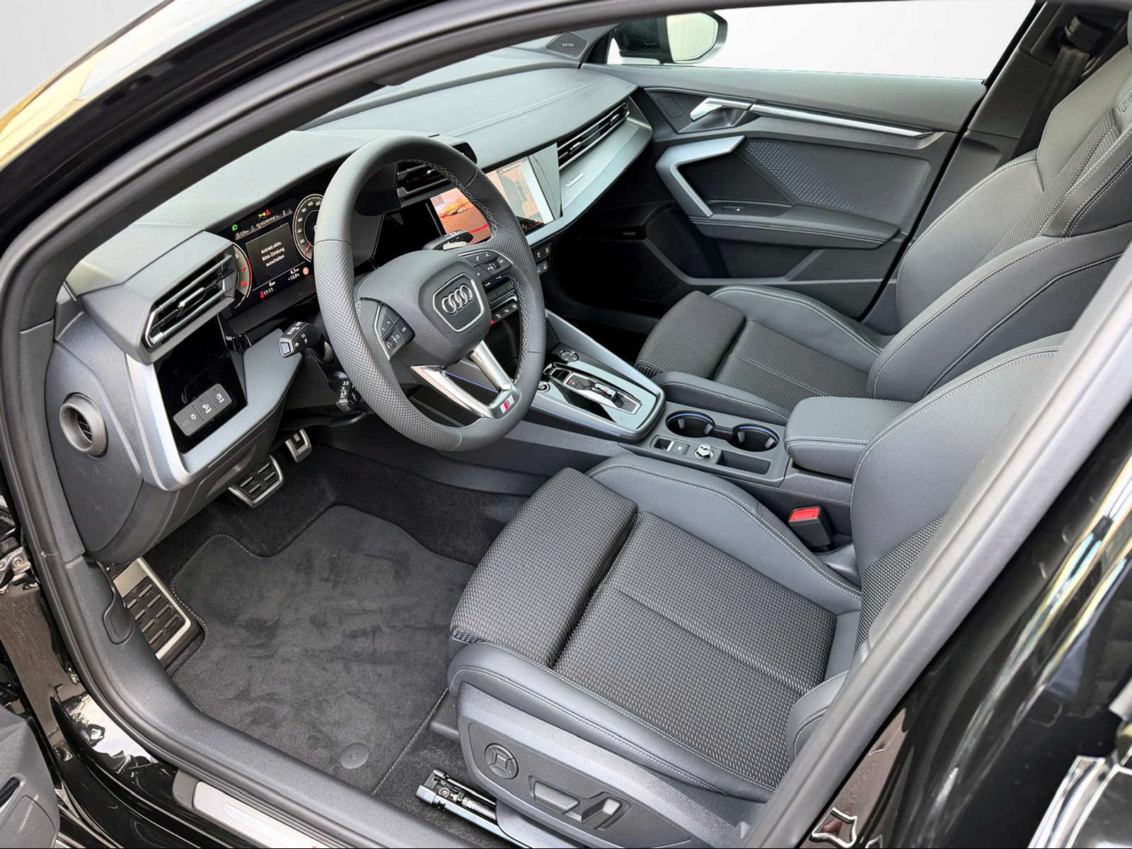 AUDI A3 Sportback TFSI 110 kW S line Attraction S tronic-image-4