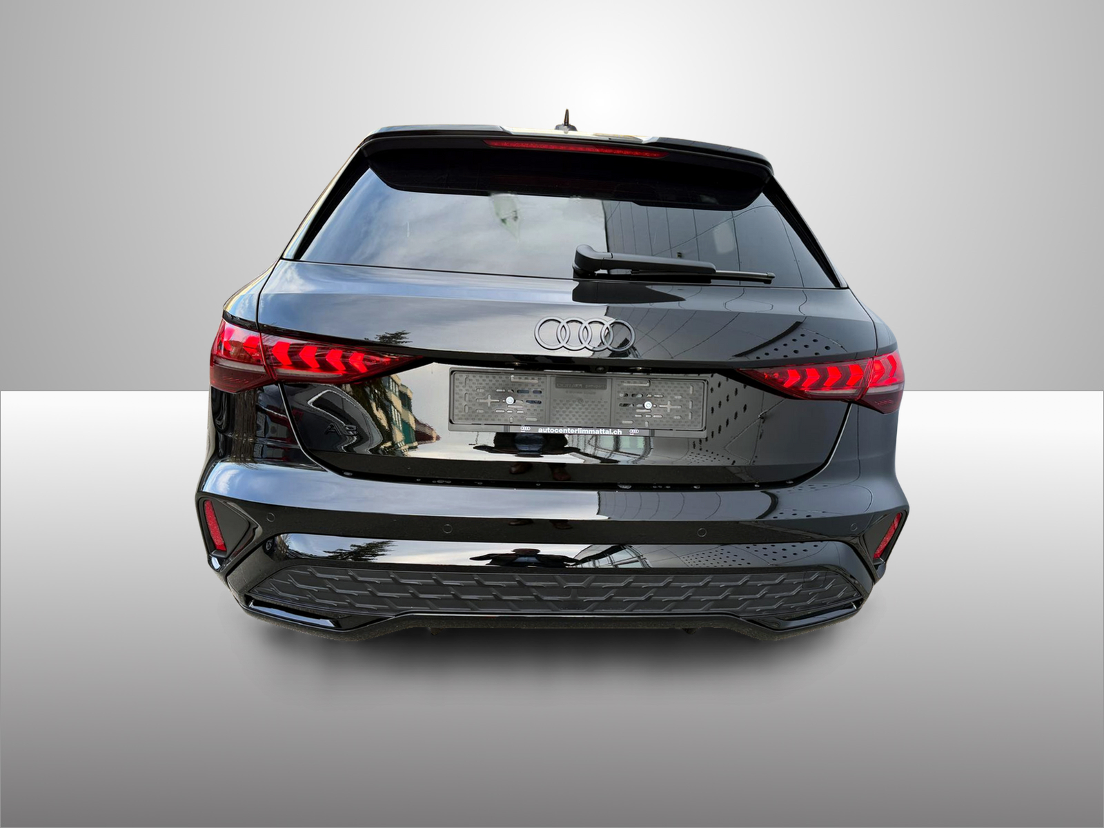 AUDI A3 Sportback TFSI 110 kW S line Attraction S tronic-image-13