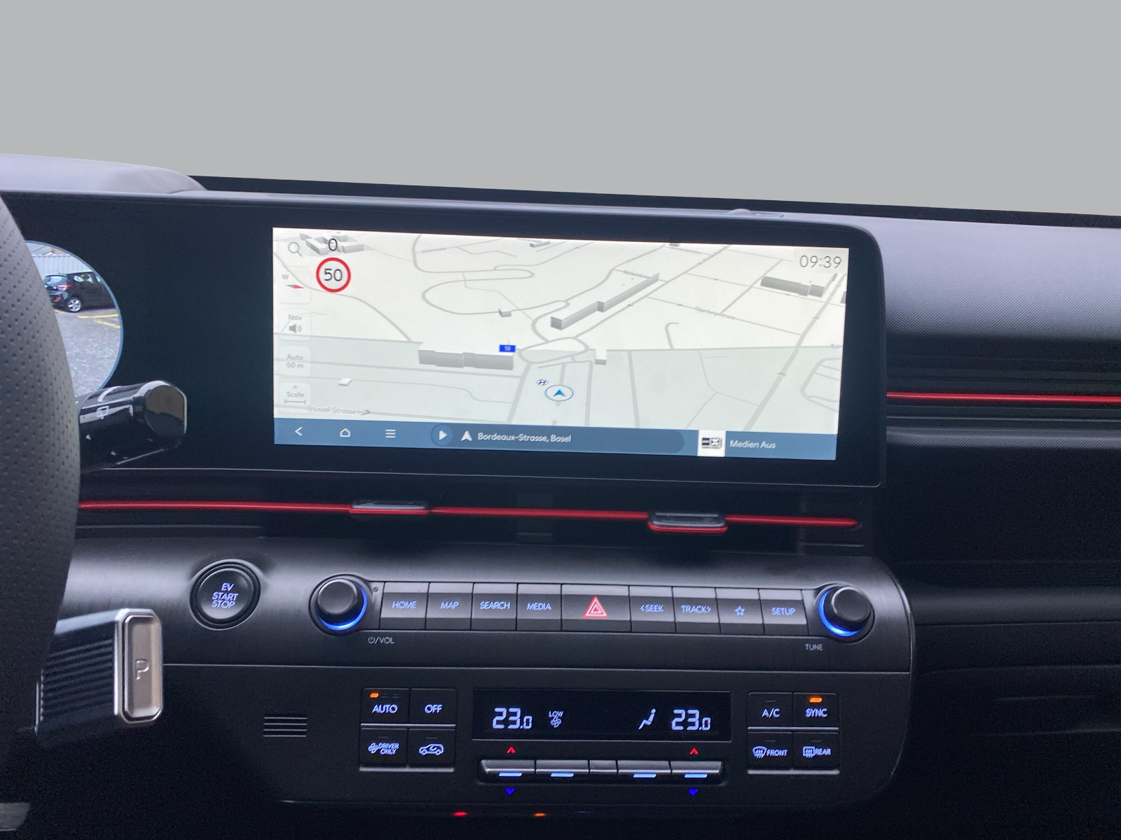 HYUNDAI Kona EV 65.4 kWh N Line-image-10