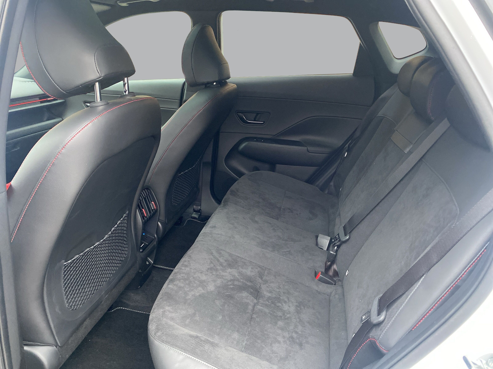 HYUNDAI Kona EV 65.4 kWh N Line-image-14