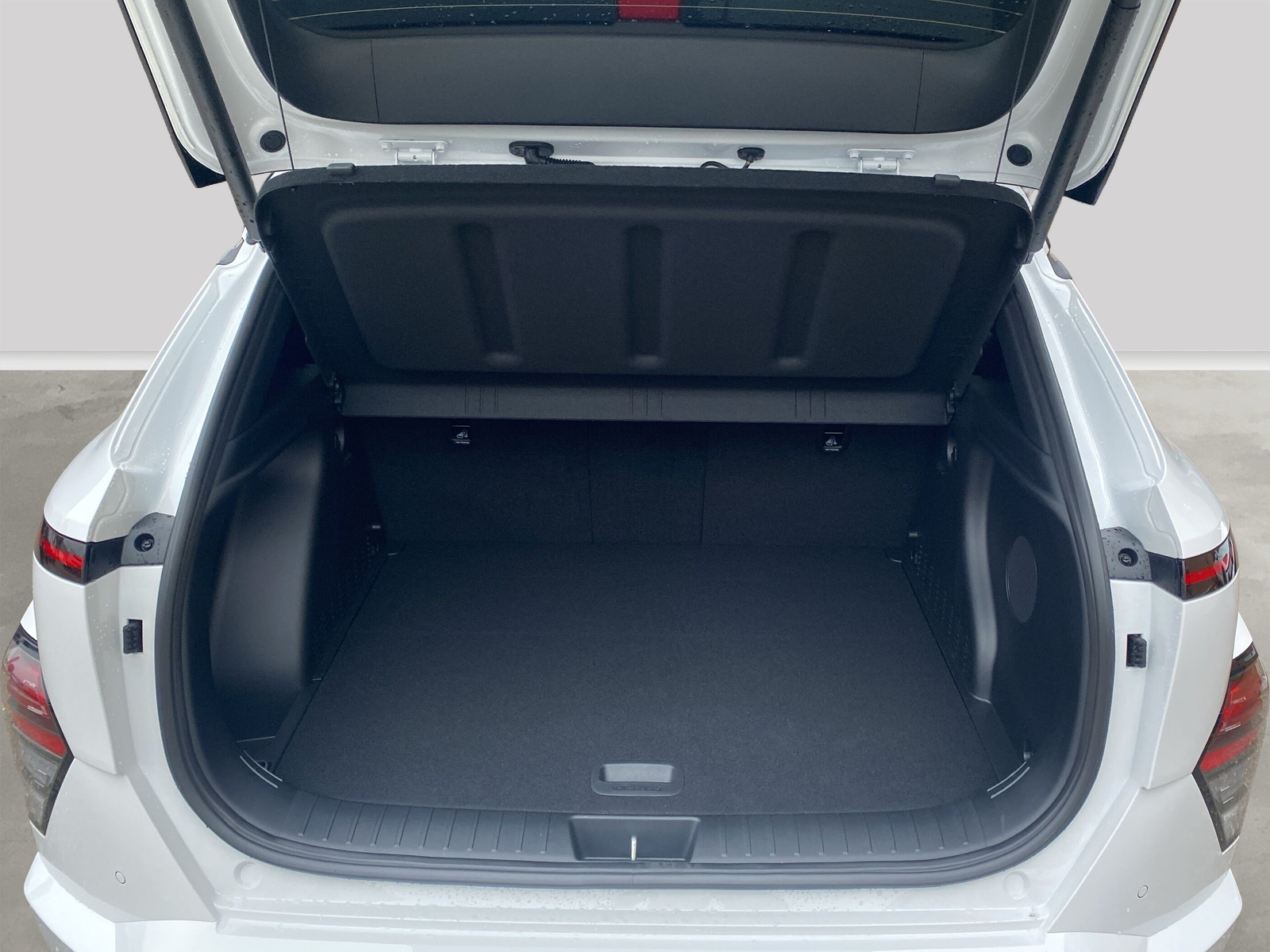 HYUNDAI Kona EV 65.4 kWh N Line-image-13
