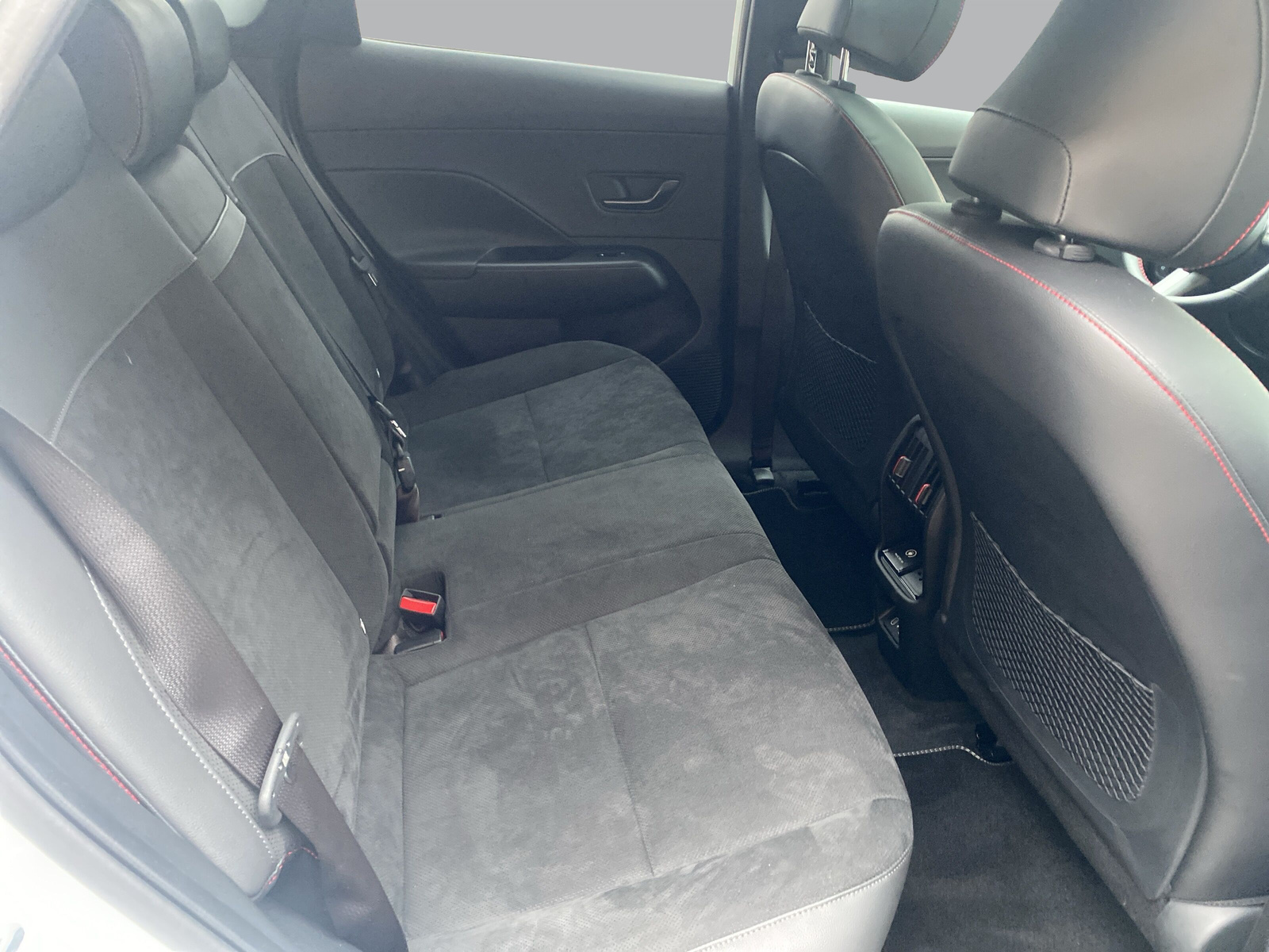 HYUNDAI Kona EV 65.4 kWh N Line-image-12