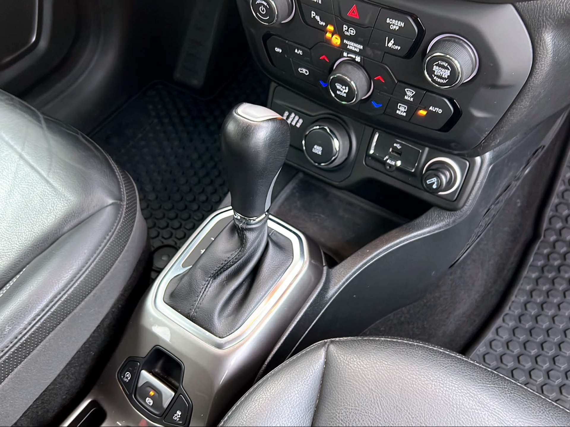 JEEP Renegade 1.4 170 MultiAir Limi-image-10