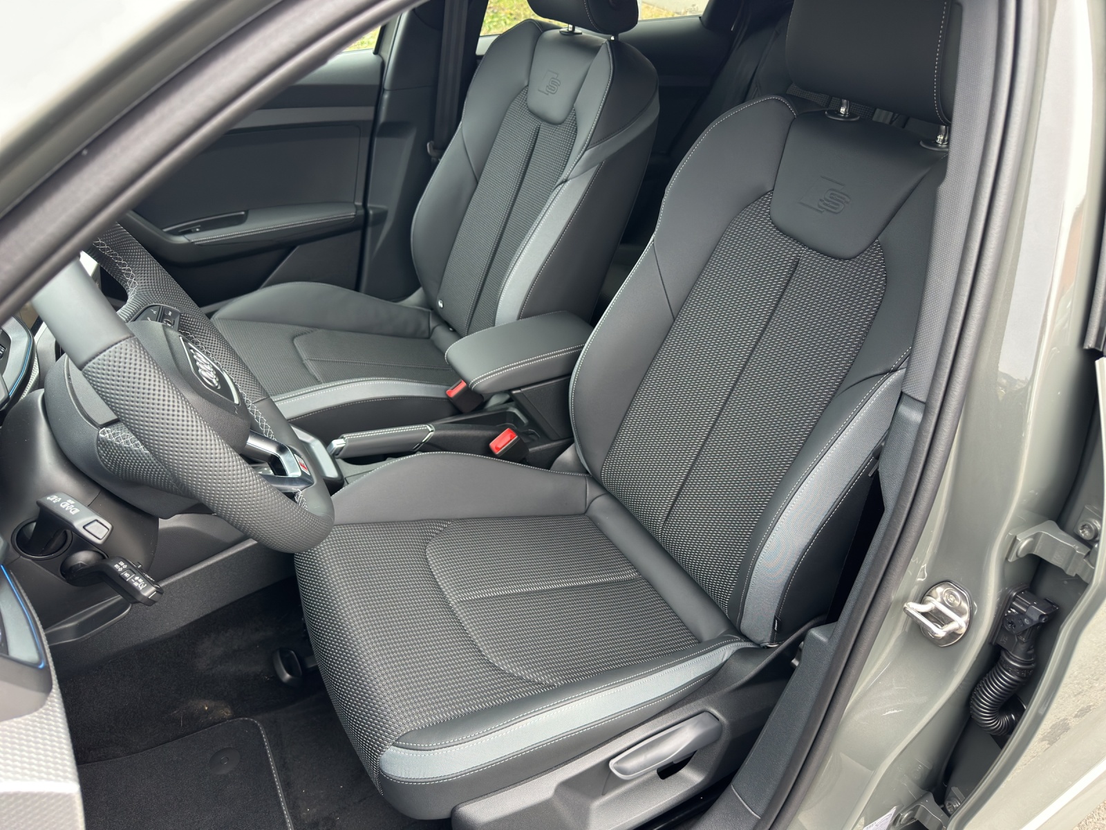 AUDI A1 Sportback 35 TFSI S Line S-tronic-image-11