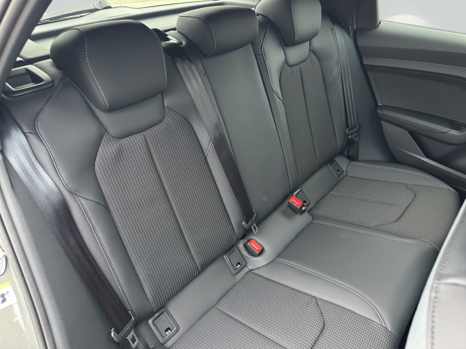 AUDI A1 Sportback 35 TFSI S Line S-tronic-image-8