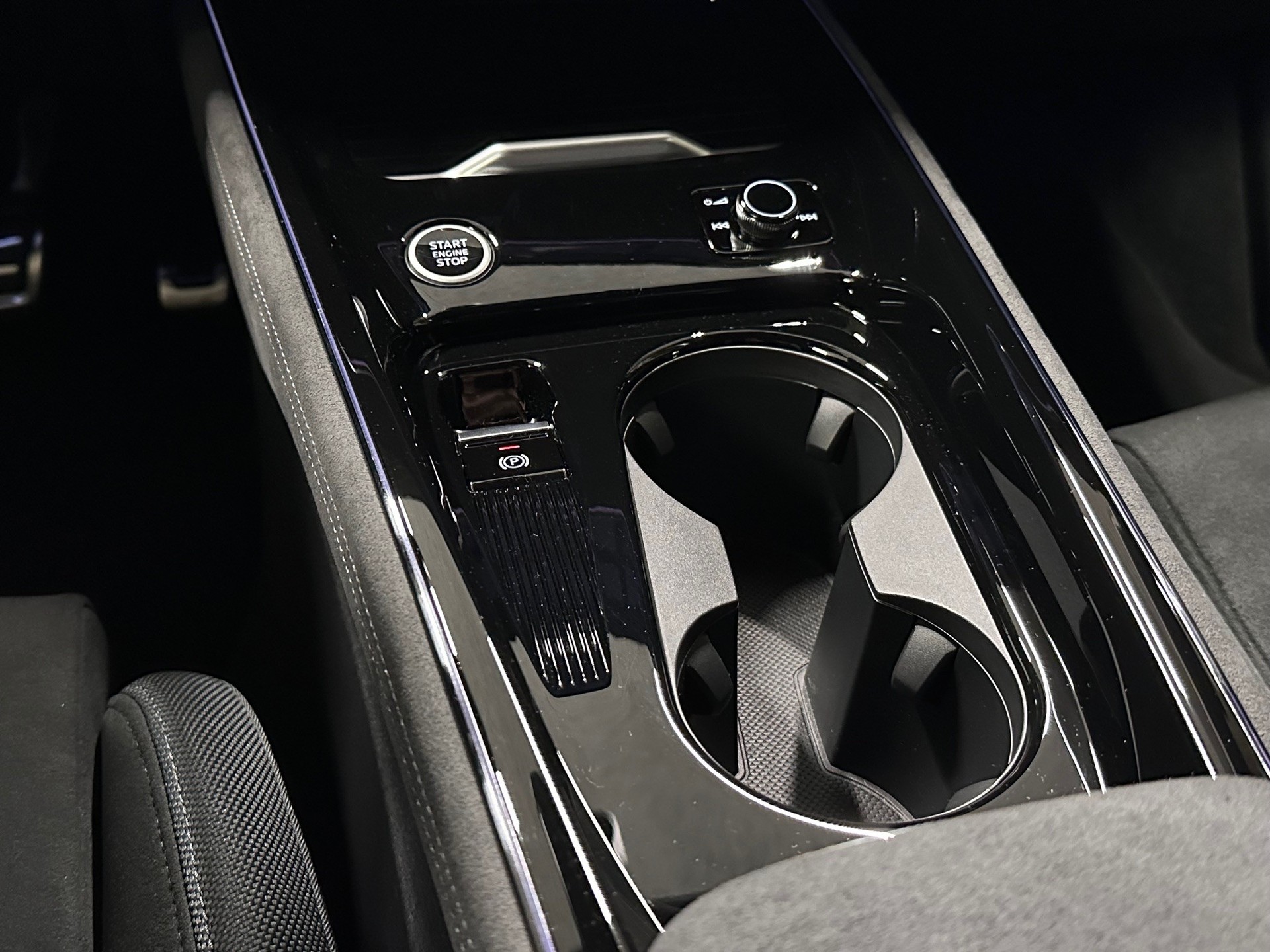 AUDI Q3 SUV TFSI quattro 195 kW S tronic-image-7