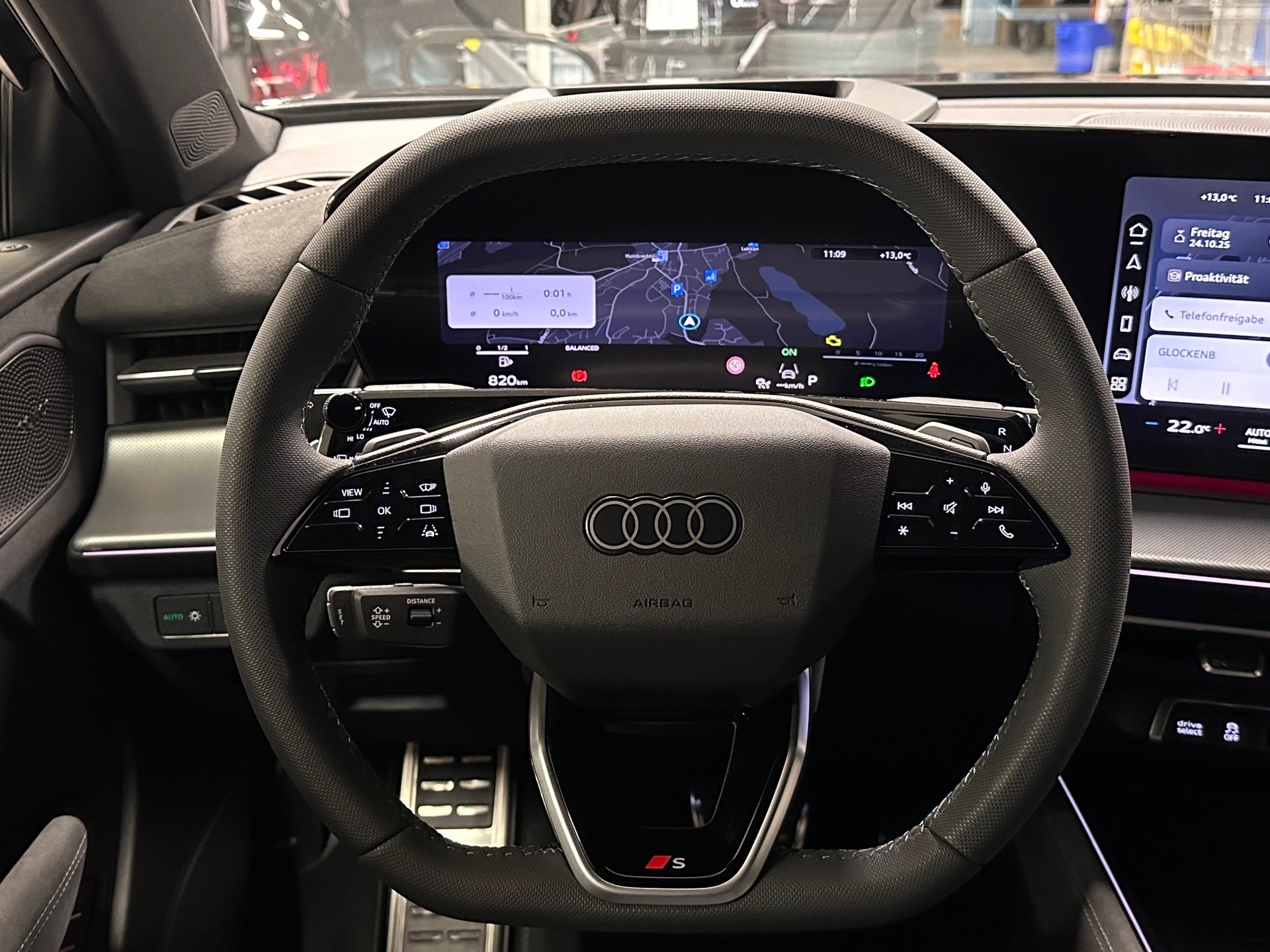 AUDI Q3 SUV TFSI quattro 195 kW S tronic-image-5