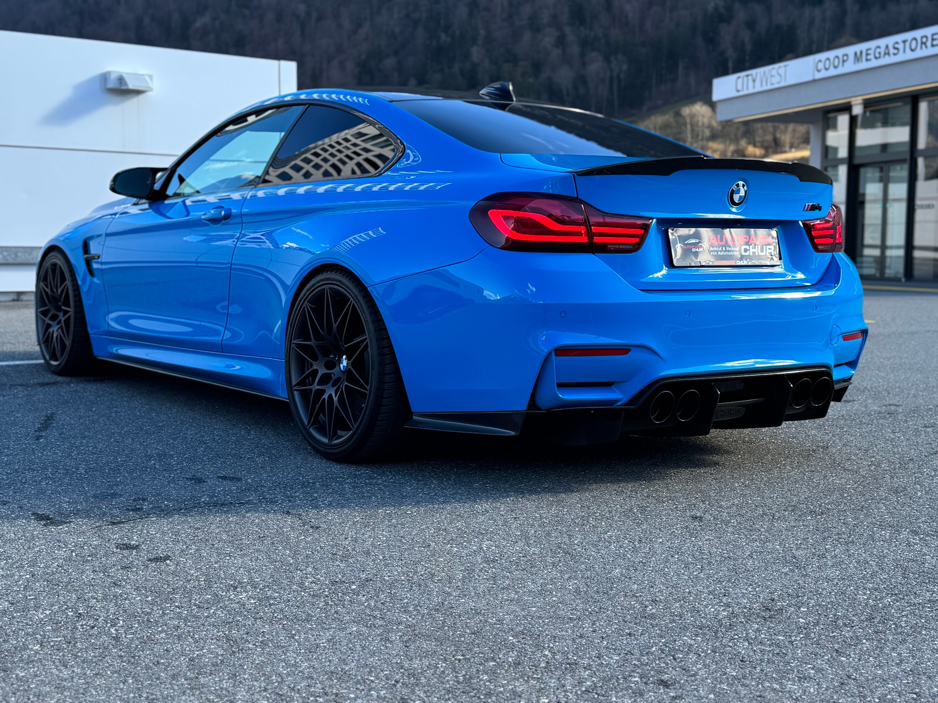 BMW M4 Coupé Limited Edition DKG-image-3
