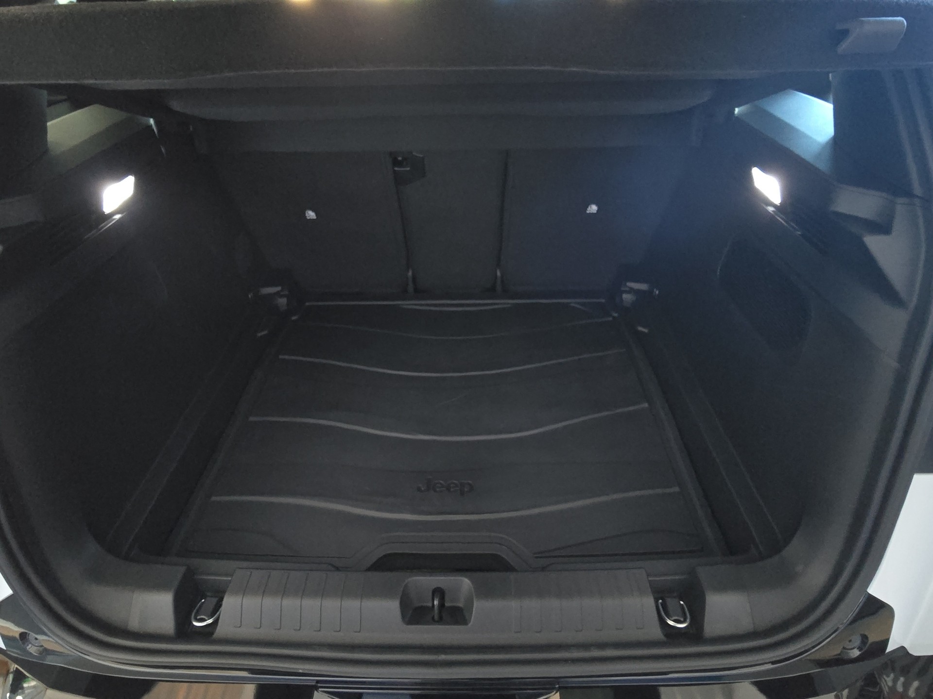 JEEP Compass 1.2 T e-Hybrid First Edition-image-17