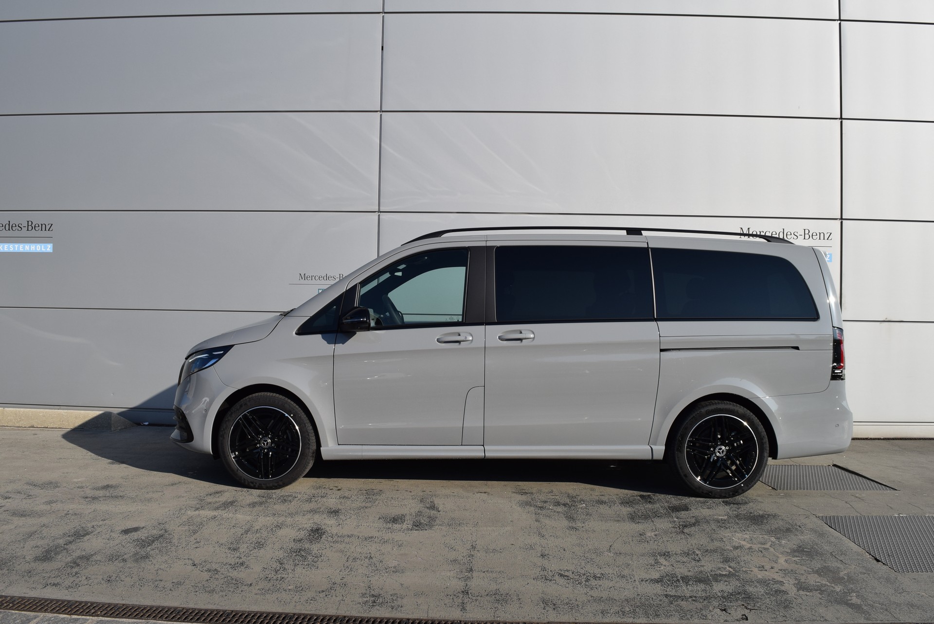 MERCEDES-BENZ V 300 d lang 4Matic Swiss Edition 9G-Tronic-image-2