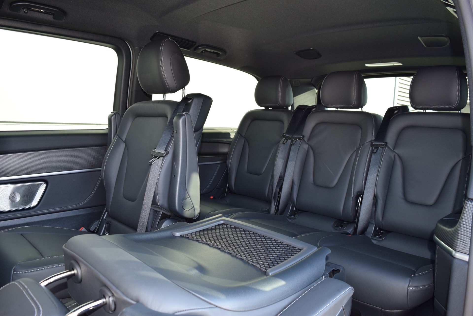 MERCEDES-BENZ V 300 d lang 4Matic Swiss Edition 9G-Tronic-image-9