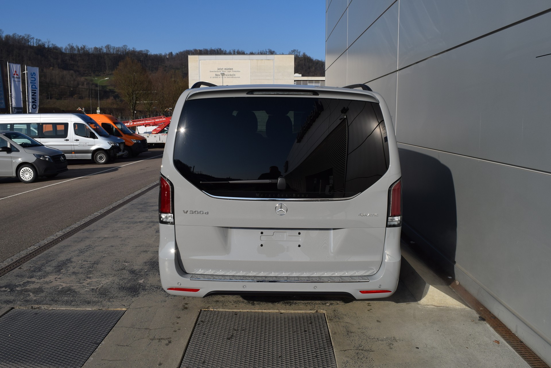 MERCEDES-BENZ V 300 d lang 4Matic Swiss Edition 9G-Tronic-image-4