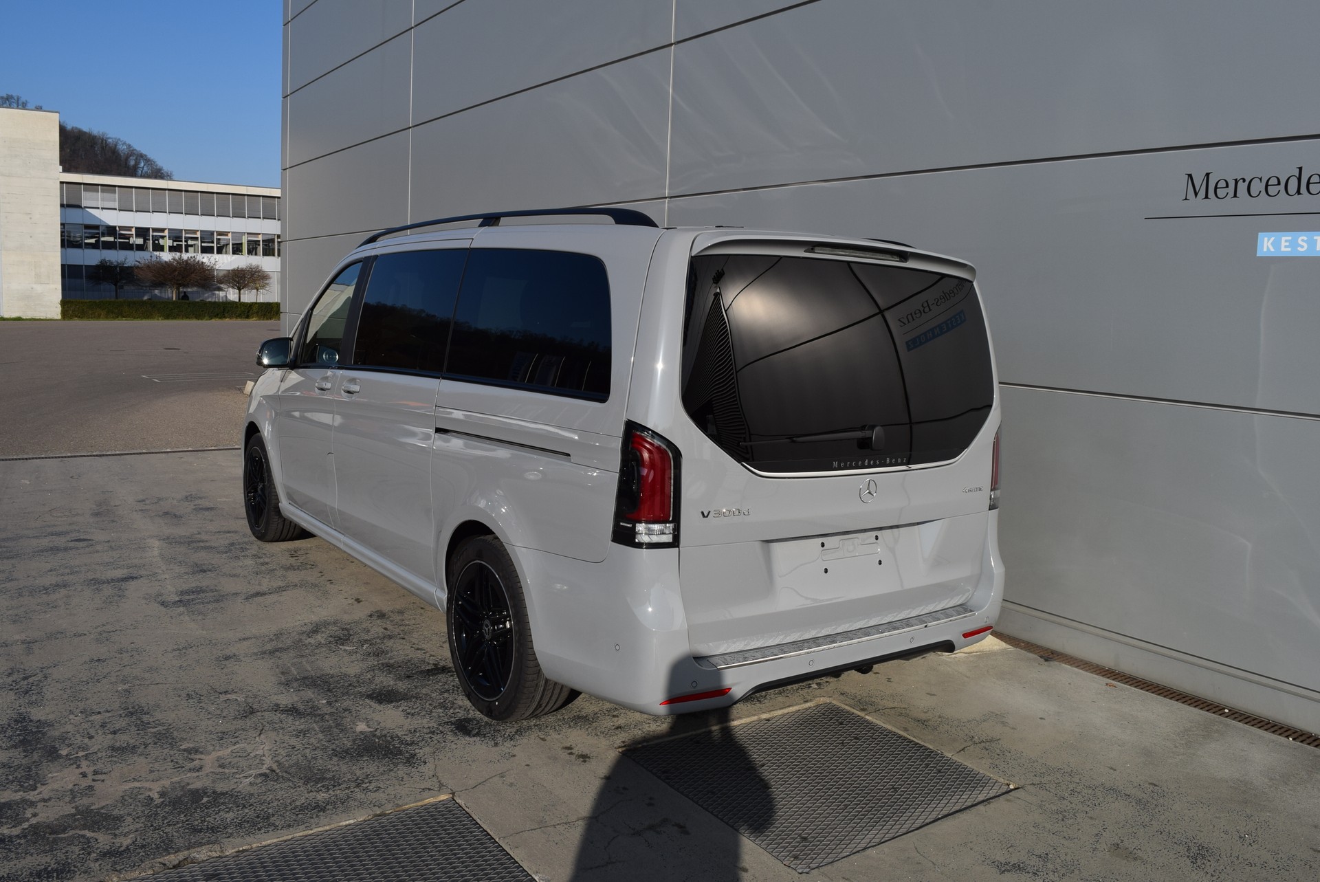 MERCEDES-BENZ V 300 d lang 4Matic Swiss Edition 9G-Tronic-image-3