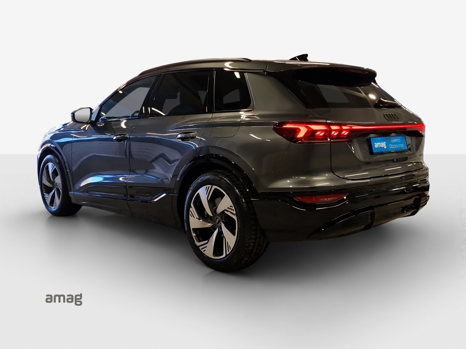 AUDI Q6 e-tron quattro-image-2