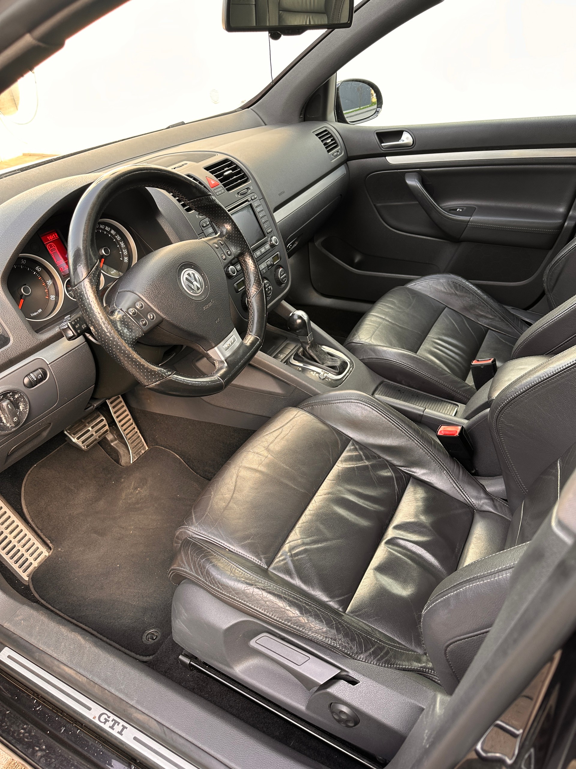 VW 2.0 TFSI GTI-image-8
