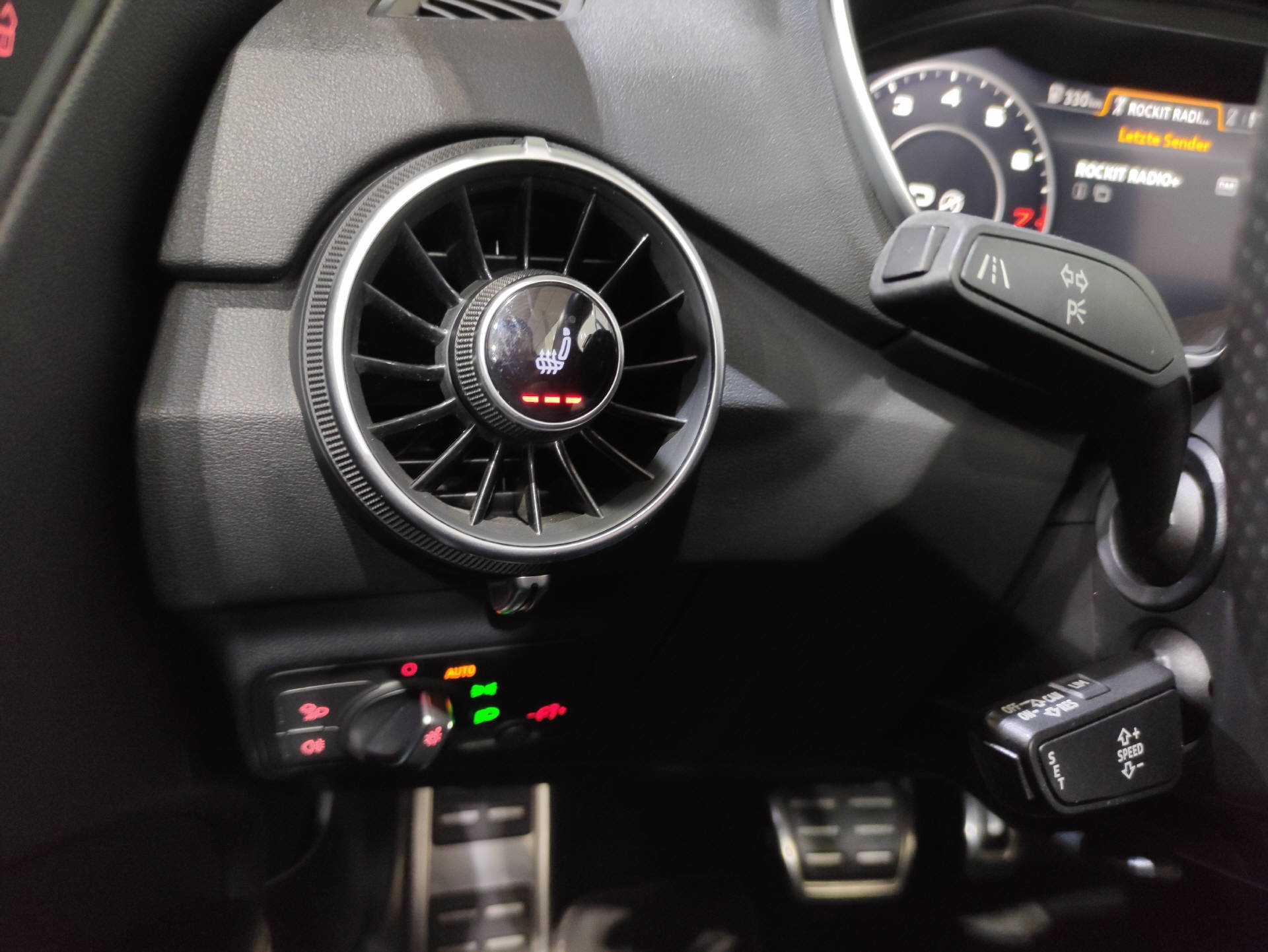 AUDI TT Roadster 2.0 TFSI S-Line quattro S-Tronic-image-8