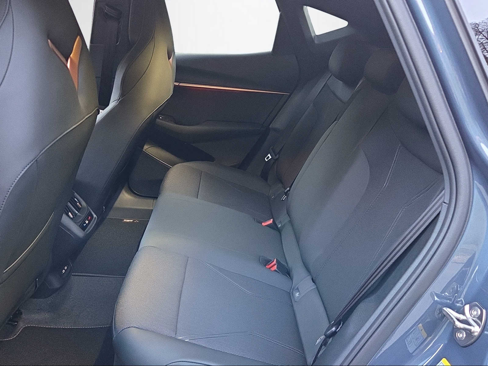 CUPRA Tavascan EDGE PE 77kWh 340 4D 340PS/250kW BEV elektrisch-image-8