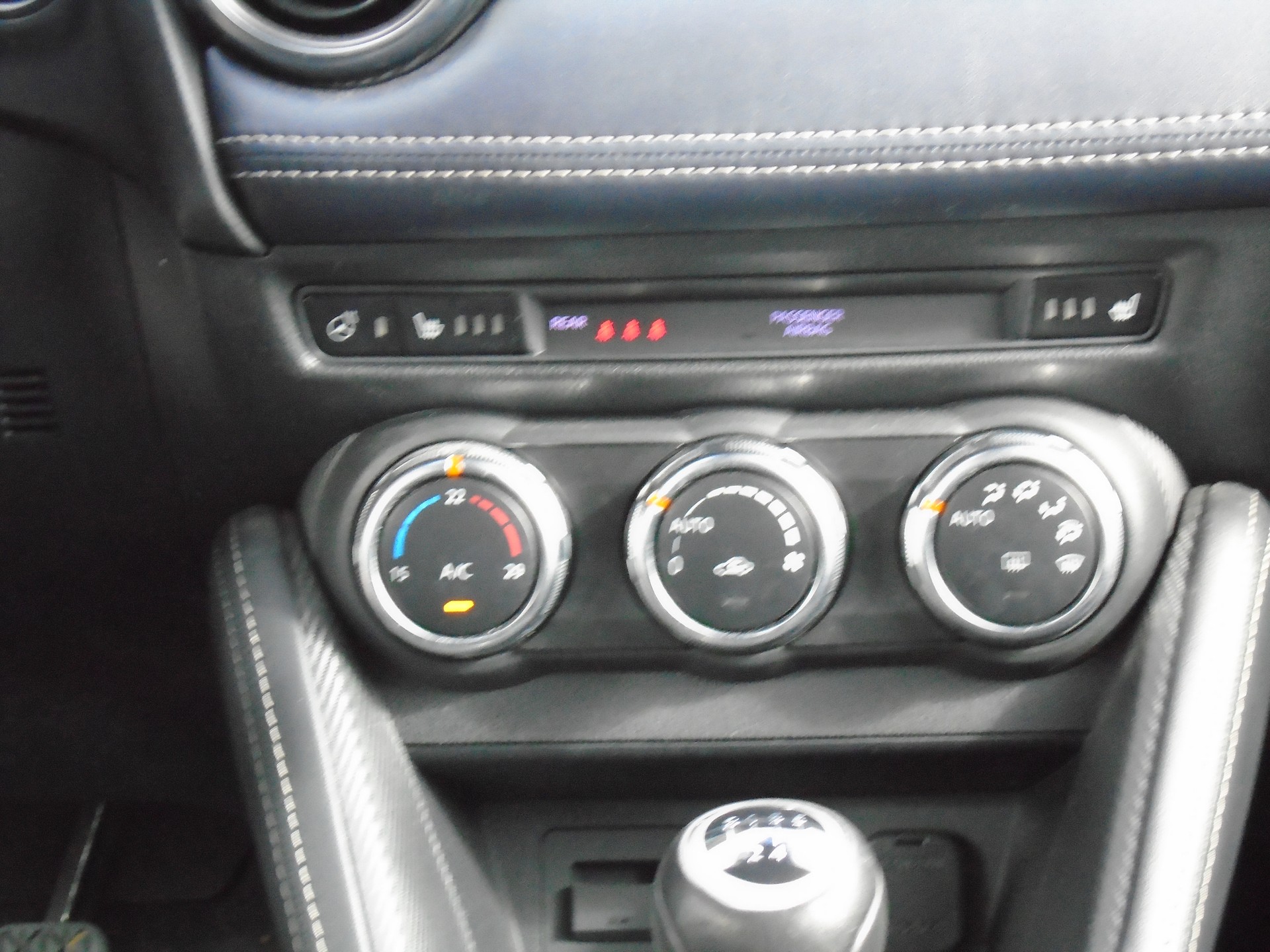 MAZDA 2 SKYACTIV-G 90 Mild Hybrid Revolution-image-10