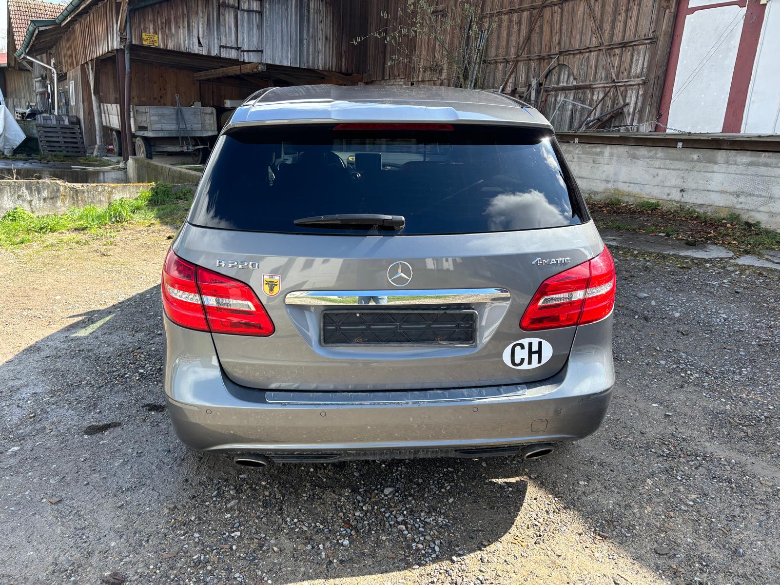 MERCEDES-BENZ B 220 4Matic 7G-DCT-image-6