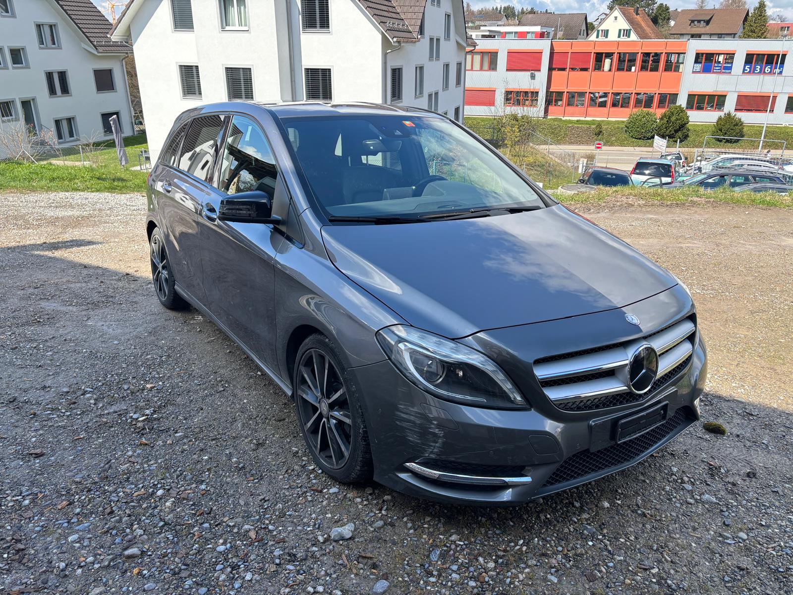 MERCEDES-BENZ B 220 4Matic 7G-DCT-image-1