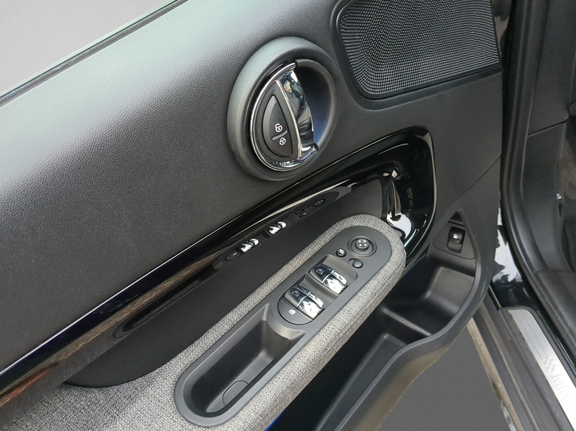 MINI Countryman Cooper SE ALL4 PHEV Steptronic-image-18