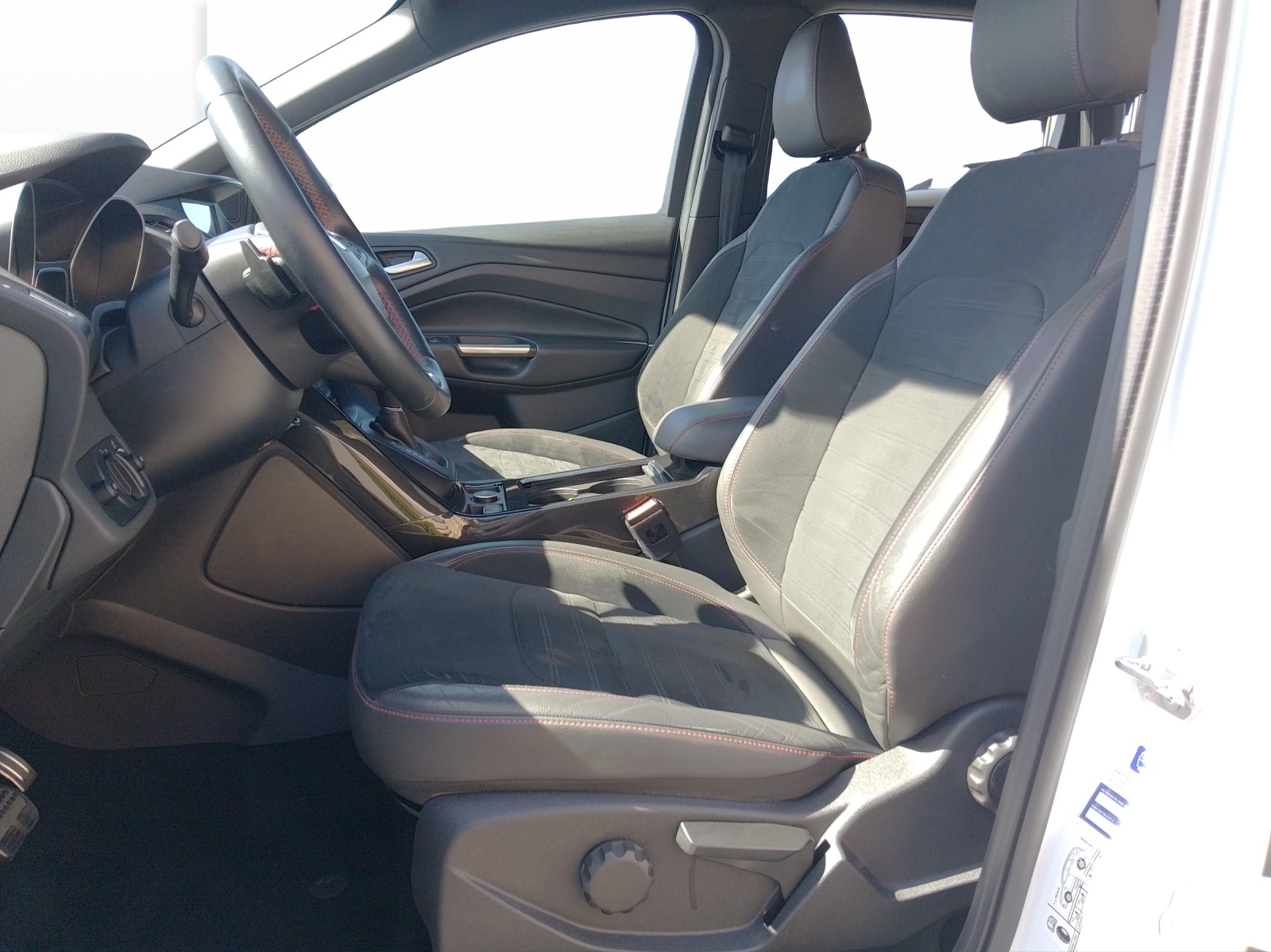 FORD Kuga 2.0 EcoB 240 PS ST-Line-image-5