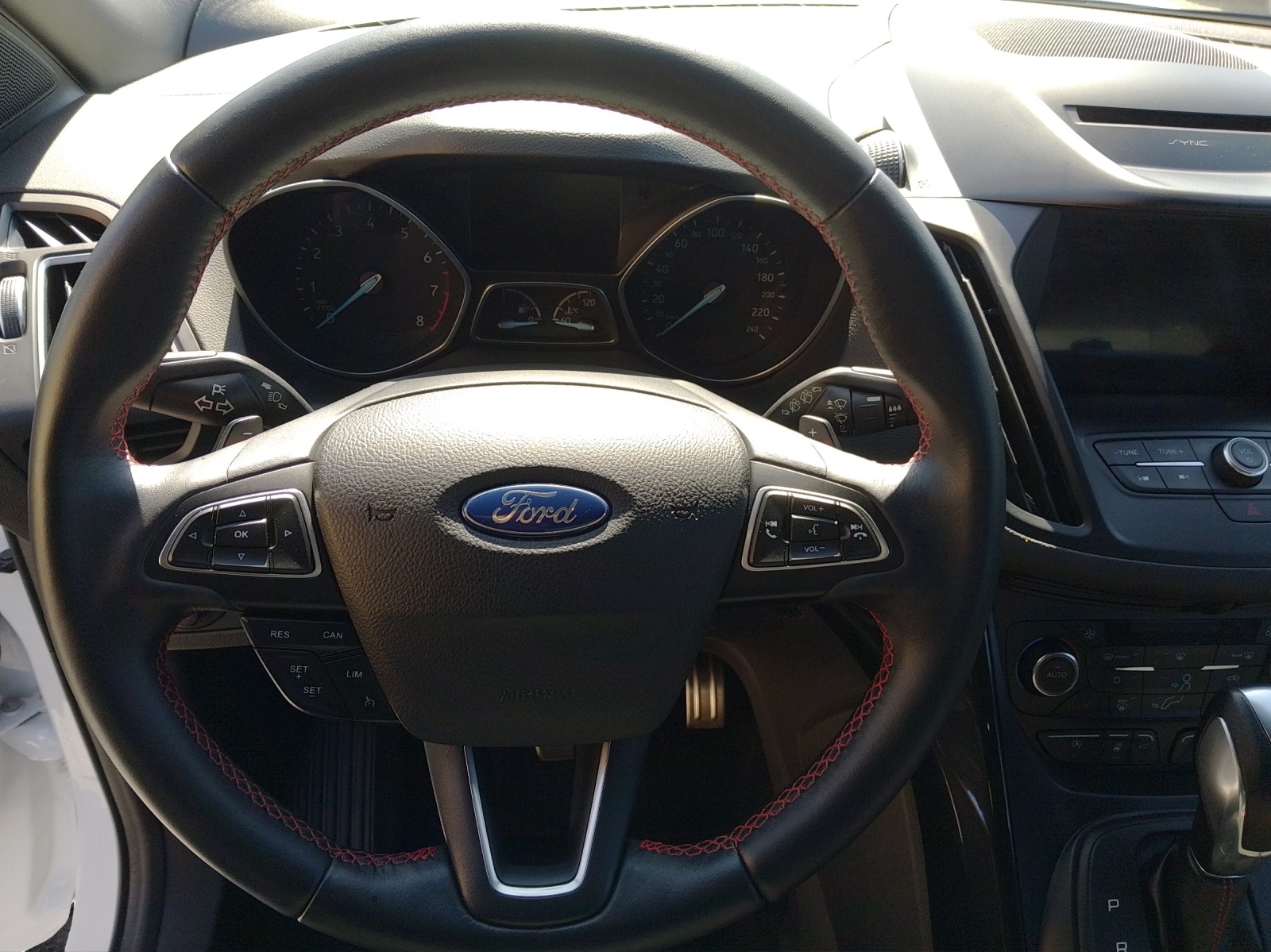 FORD Kuga 2.0 EcoB 240 PS ST-Line-image-7