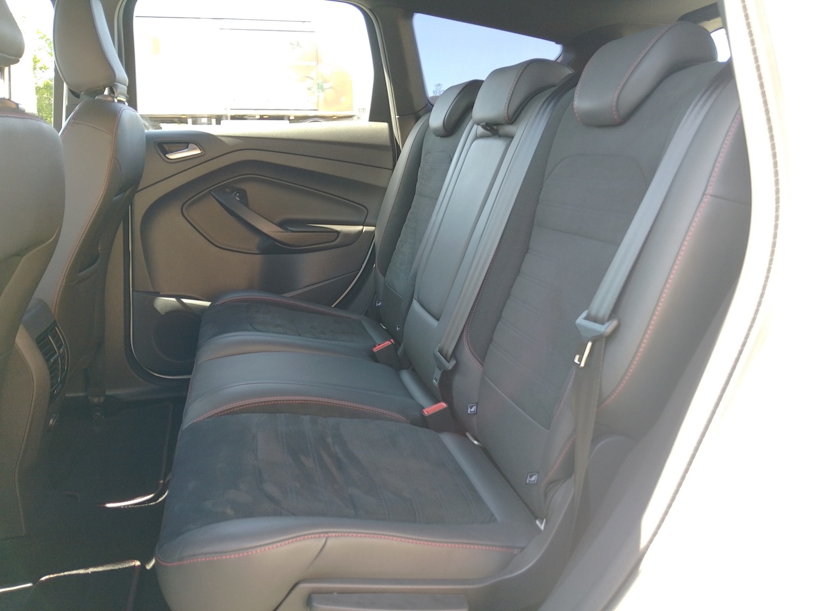 FORD Kuga 2.0 EcoB 240 PS ST-Line-image-12
