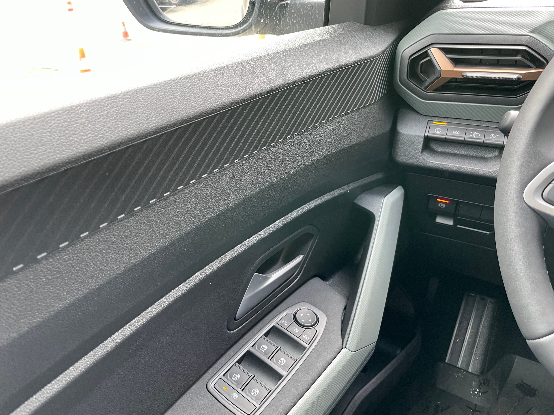 DACIA Bigster TCe 140 48V Extreme-image-24