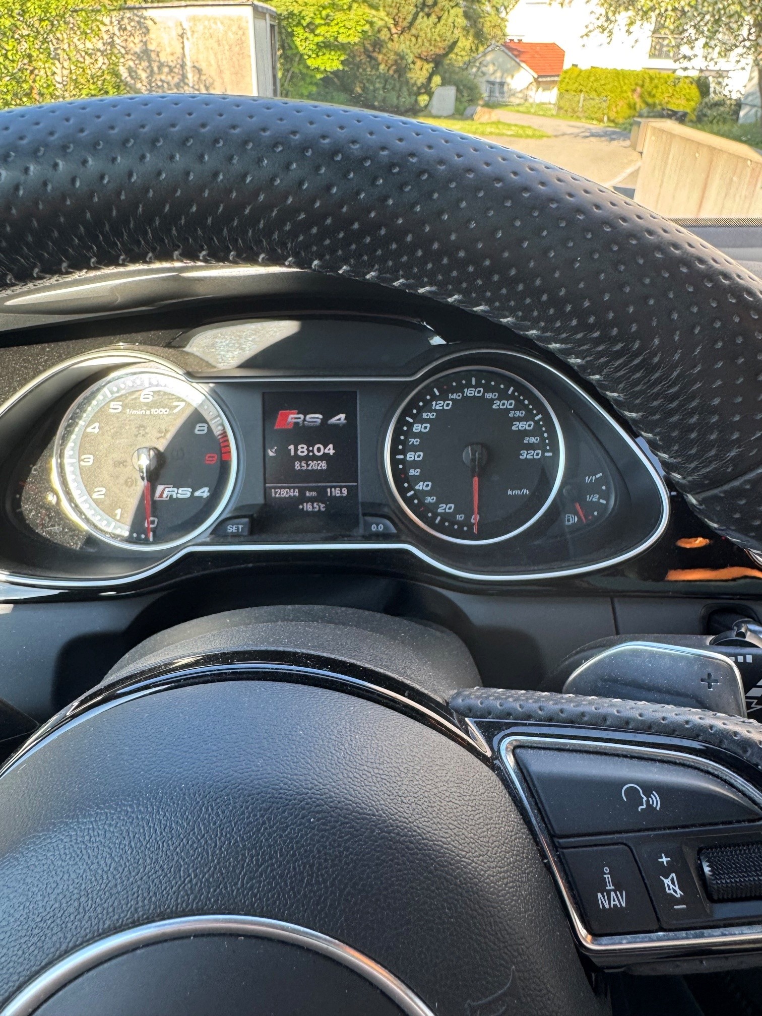 AUDI RS4 / 4.2 V8 FSI quattro S-Tronic-image-3