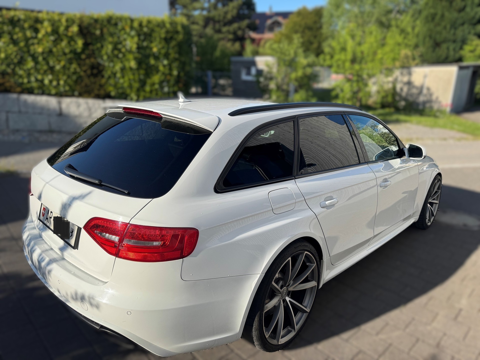 AUDI RS4 / 4.2 V8 FSI quattro S-Tronic-image-1