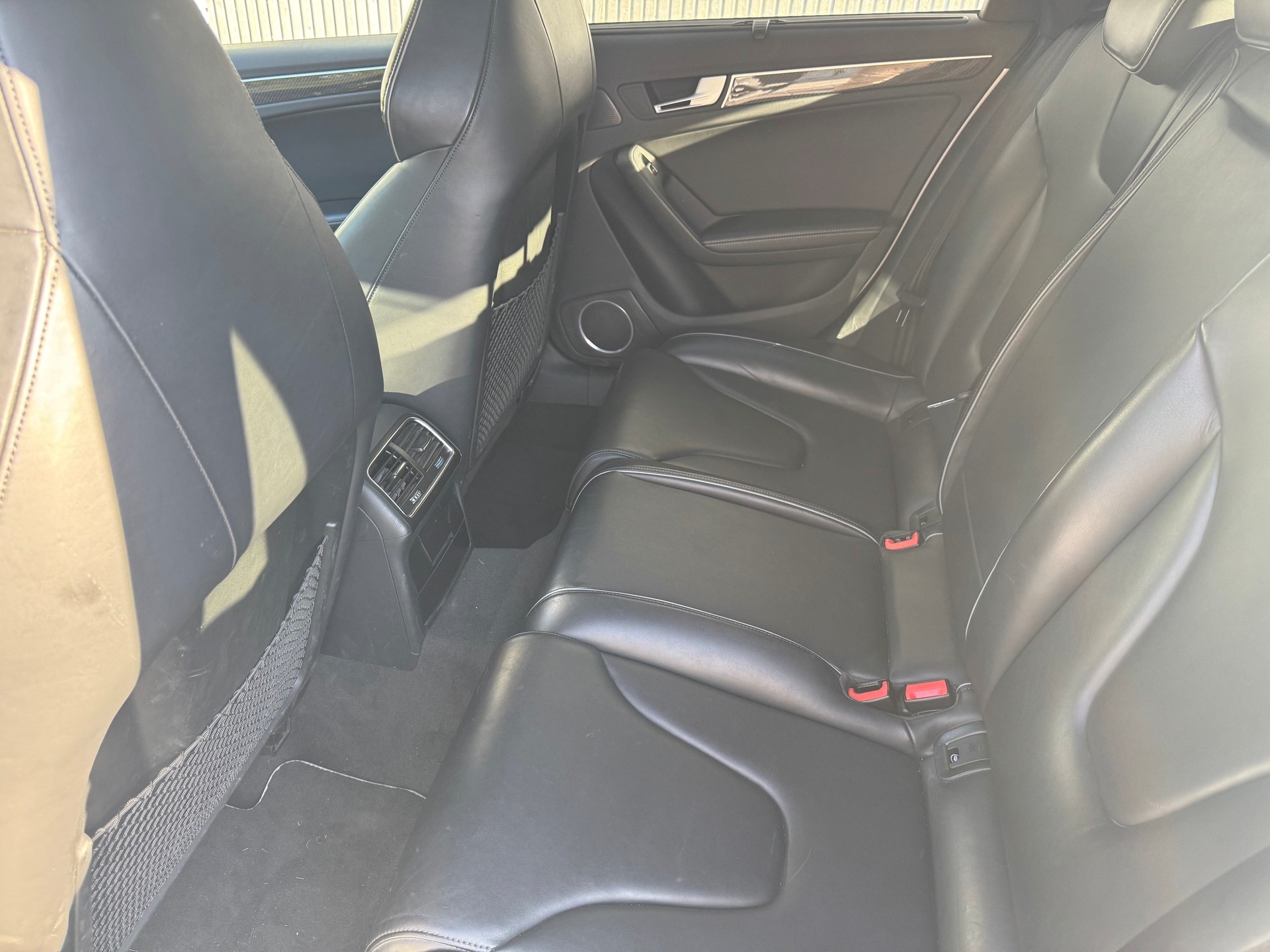AUDI RS4 / 4.2 V8 FSI quattro S-Tronic-image-5
