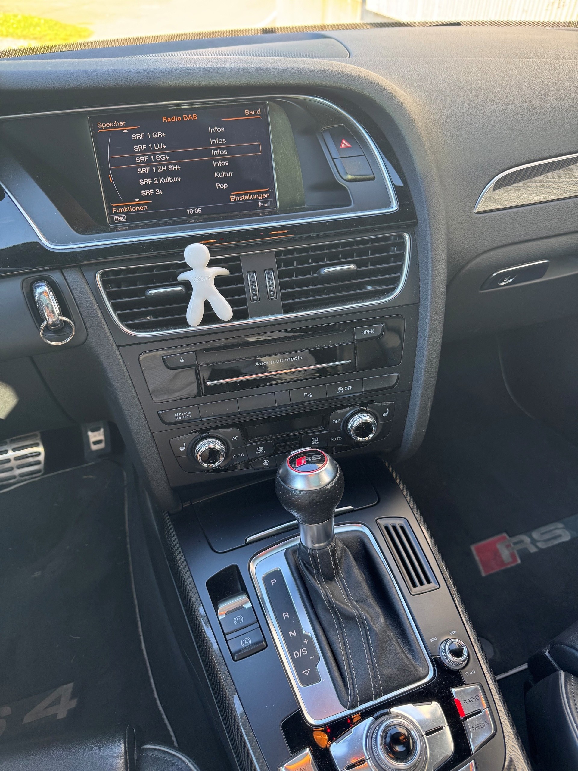 AUDI RS4 / 4.2 V8 FSI quattro S-Tronic-image-4