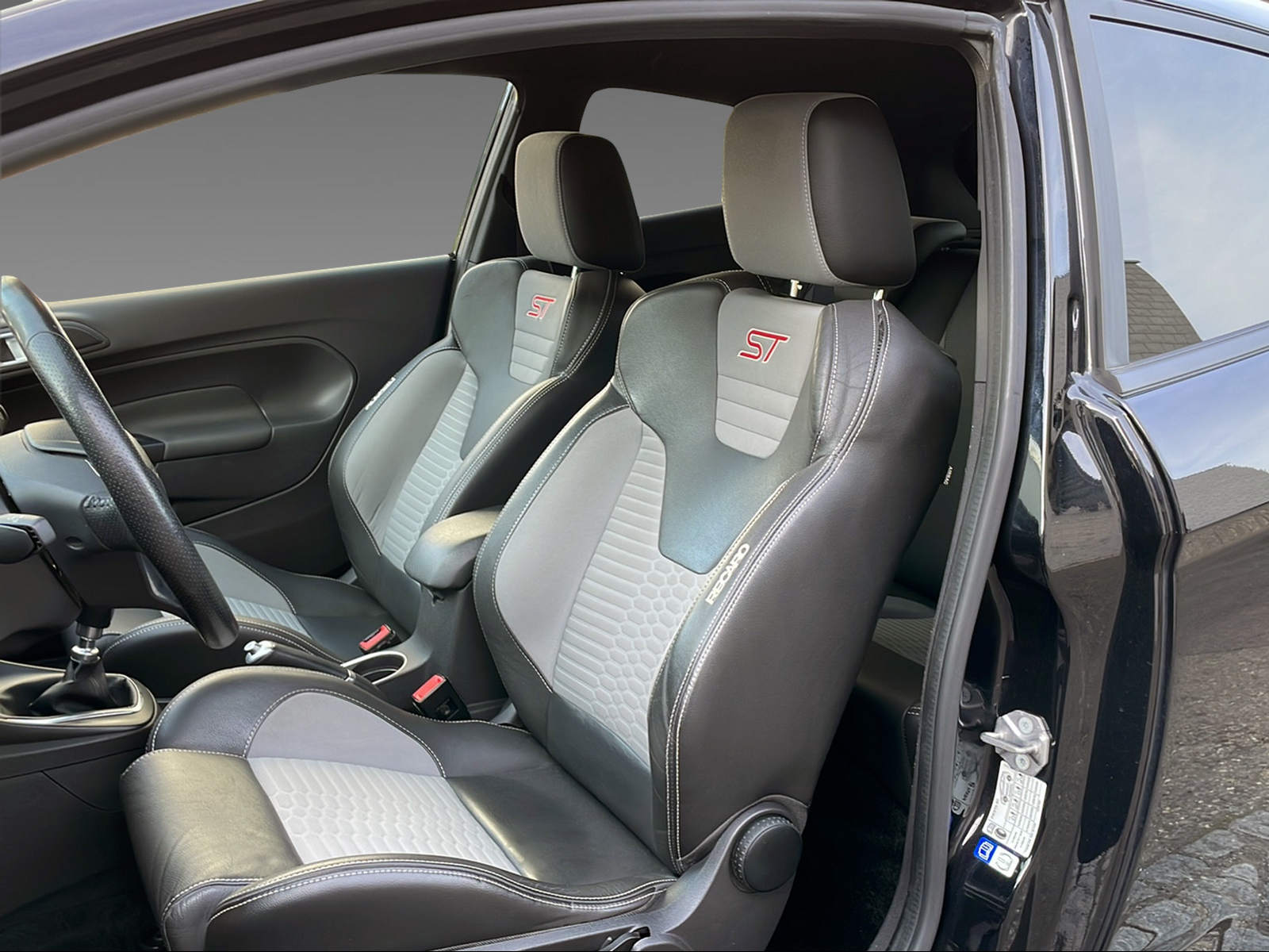 FORD Fiesta 1.6 EcoB ST-2-image-6