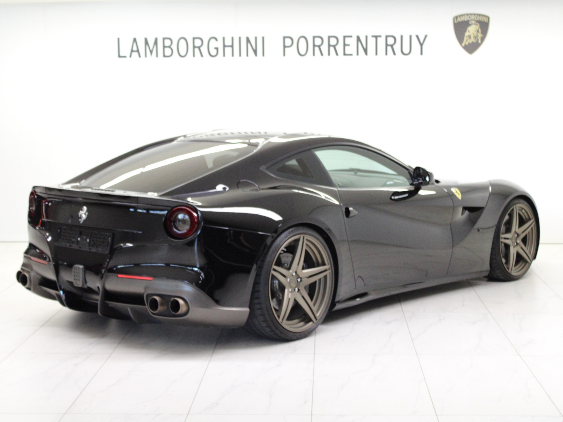 FERRARI F12 Berlinetta-image-2