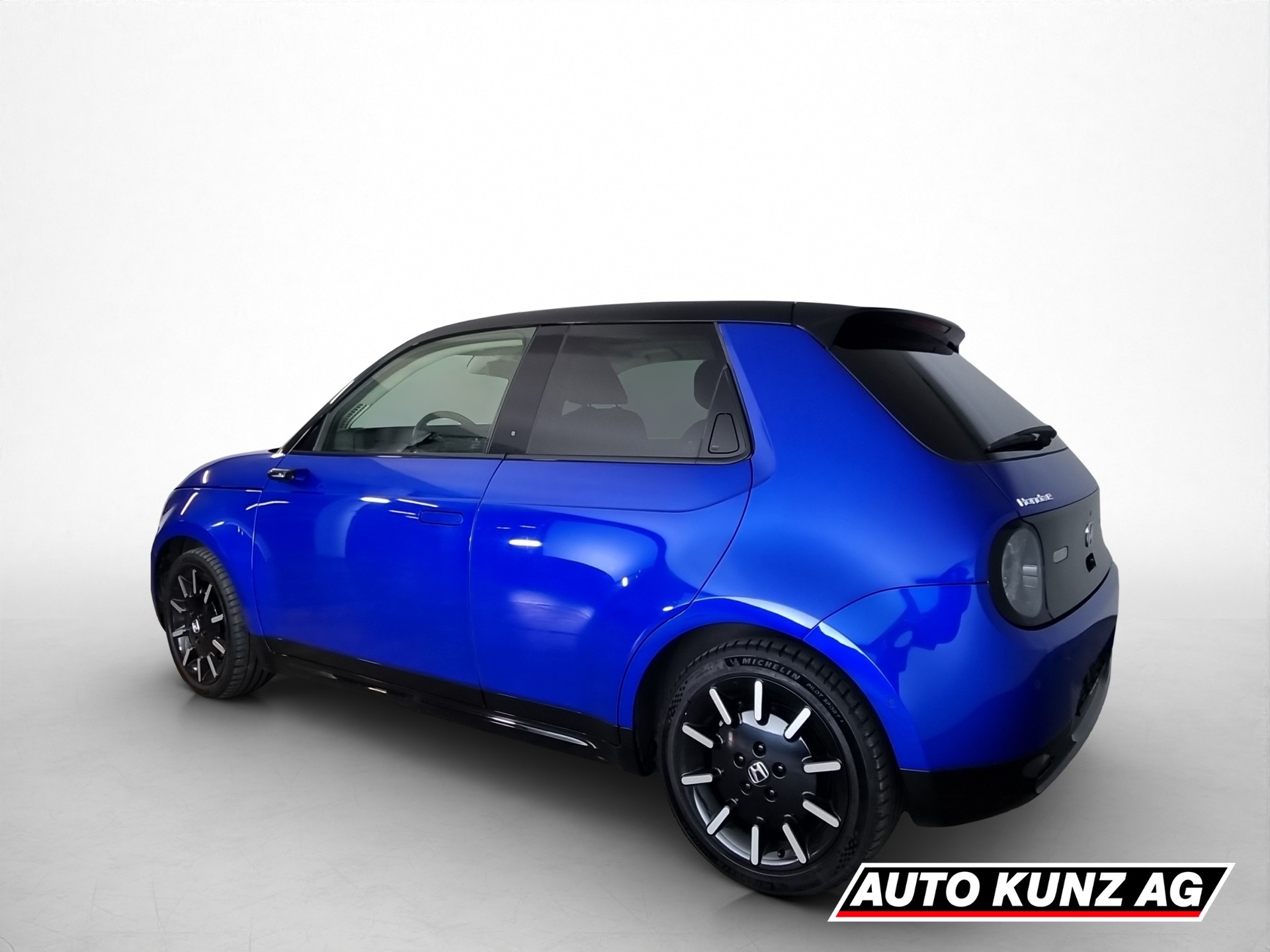 HONDA e electric Advance-showroom-element-3
