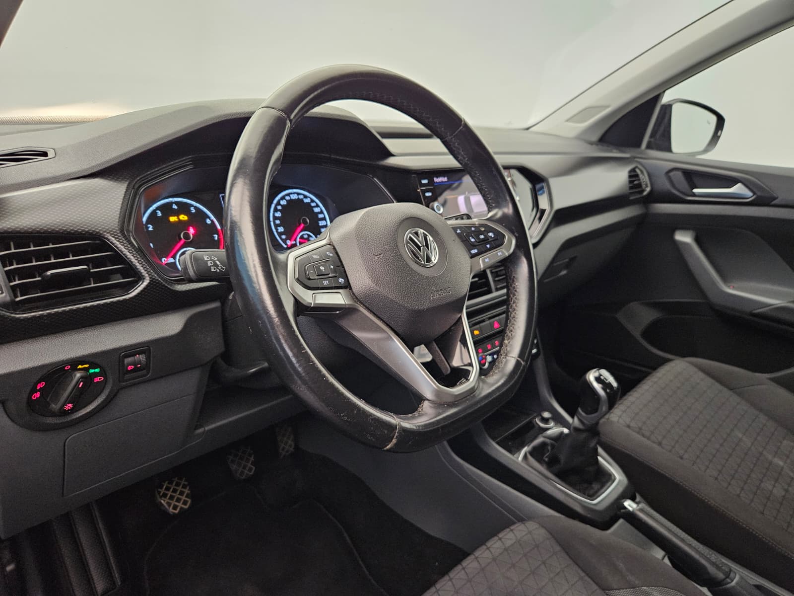 VW T-Cross 1.0 TSI Life-image-10