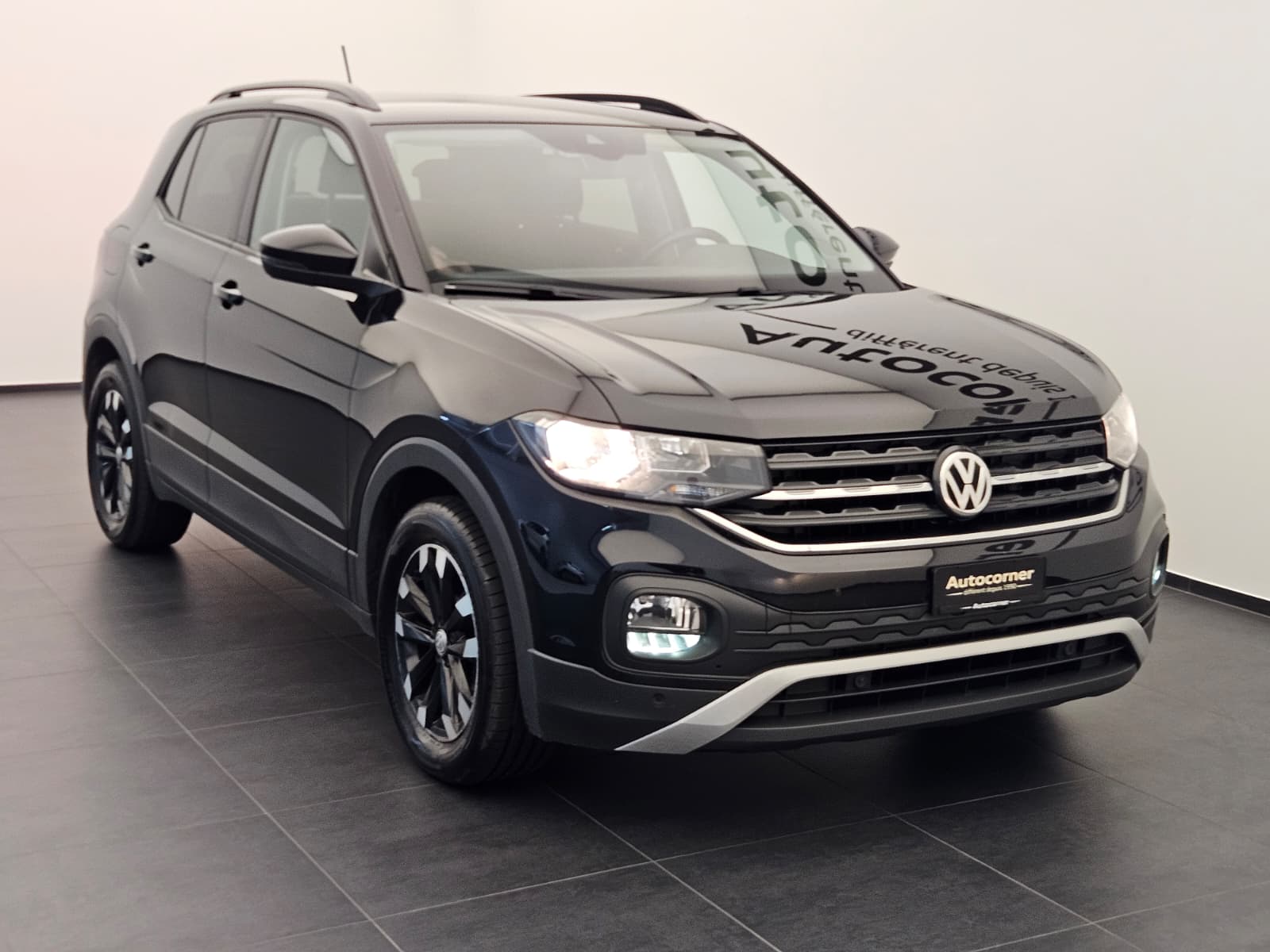 VW T-Cross 1.0 TSI Life-image-4